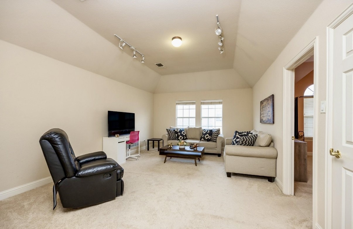 6303 Falcon Crest Court