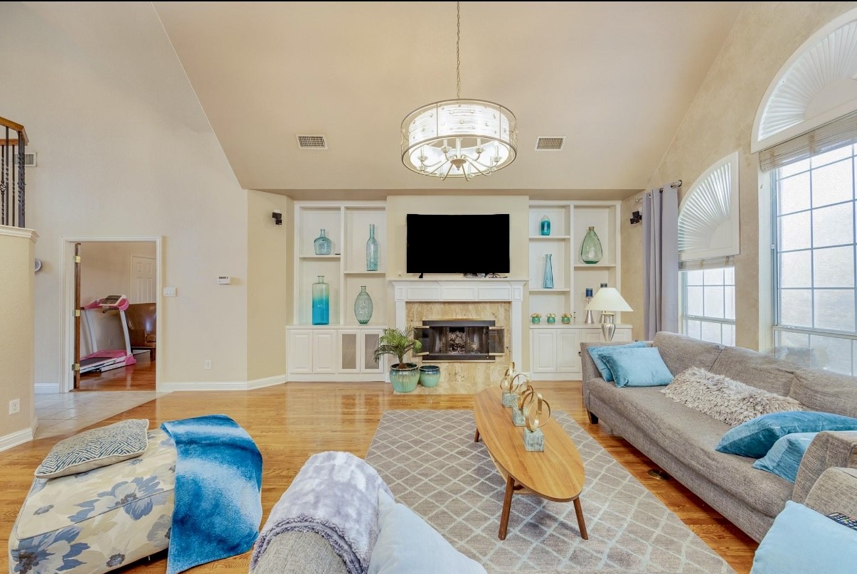 6303 Falcon Crest Court