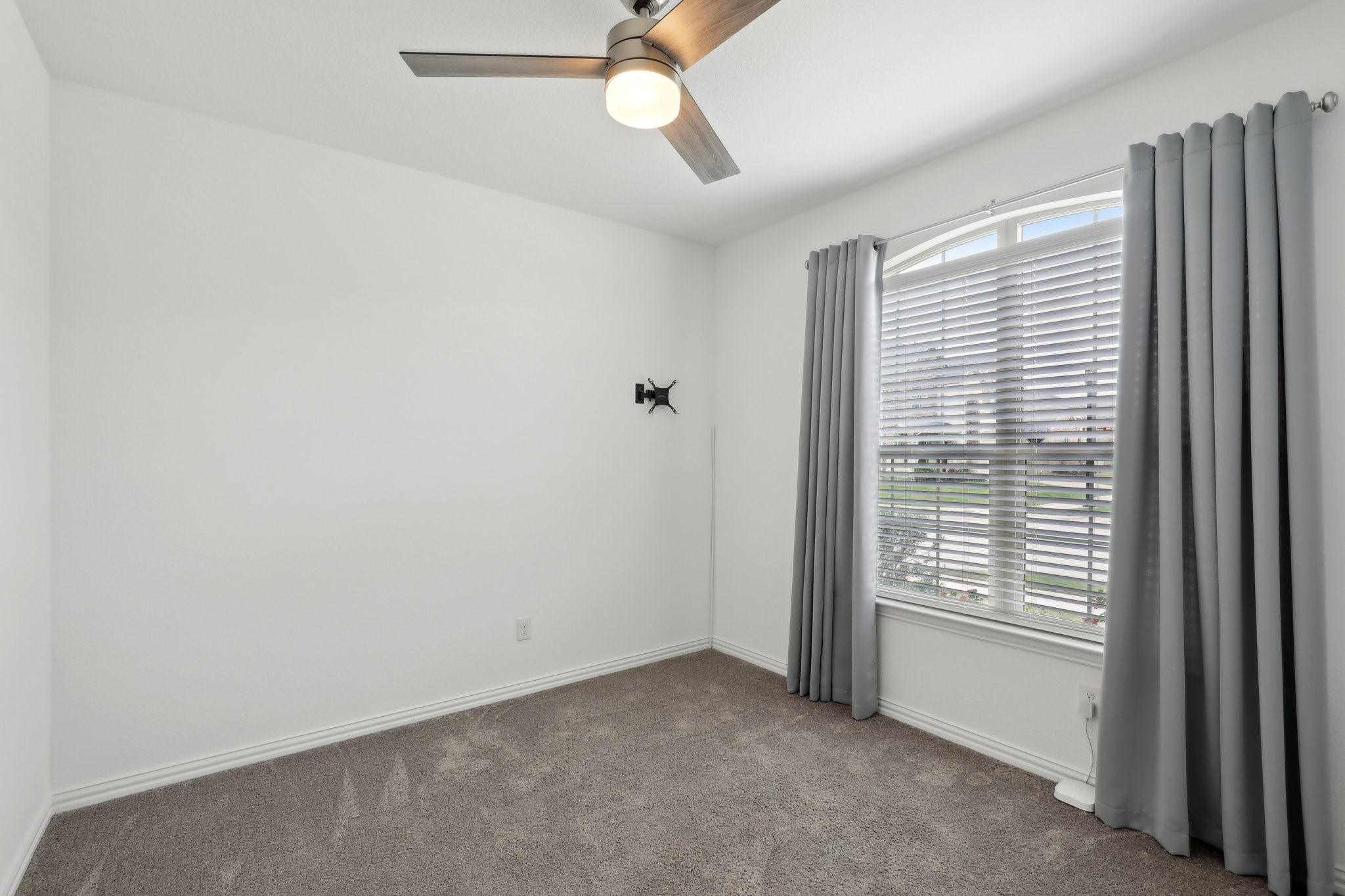 1621 Roadrunner Drive