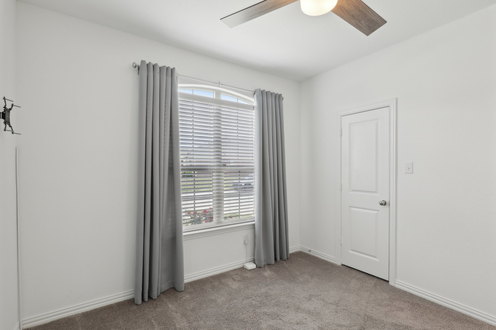 1621 Roadrunner Drive