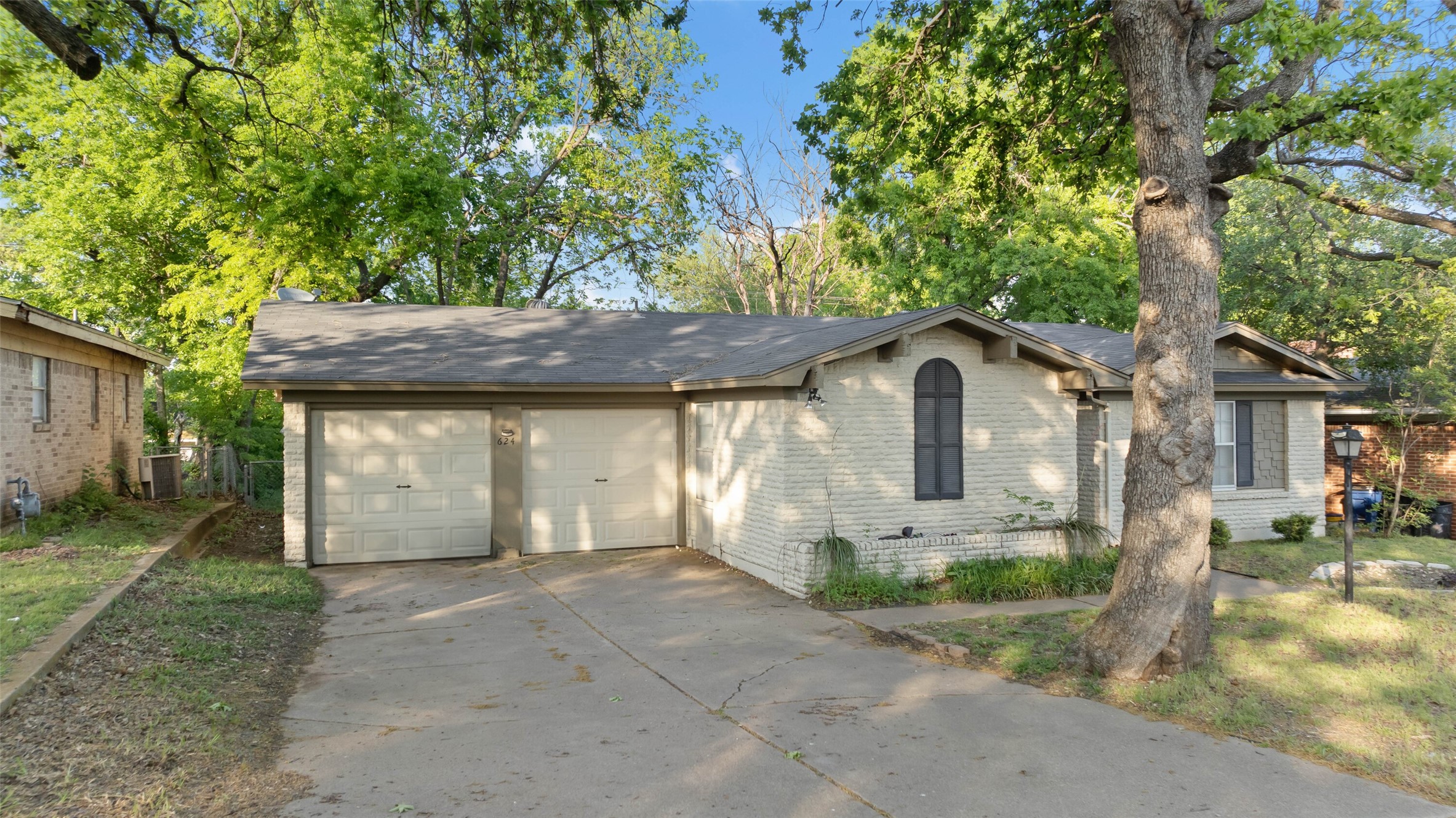 624 NW Lorna Street
