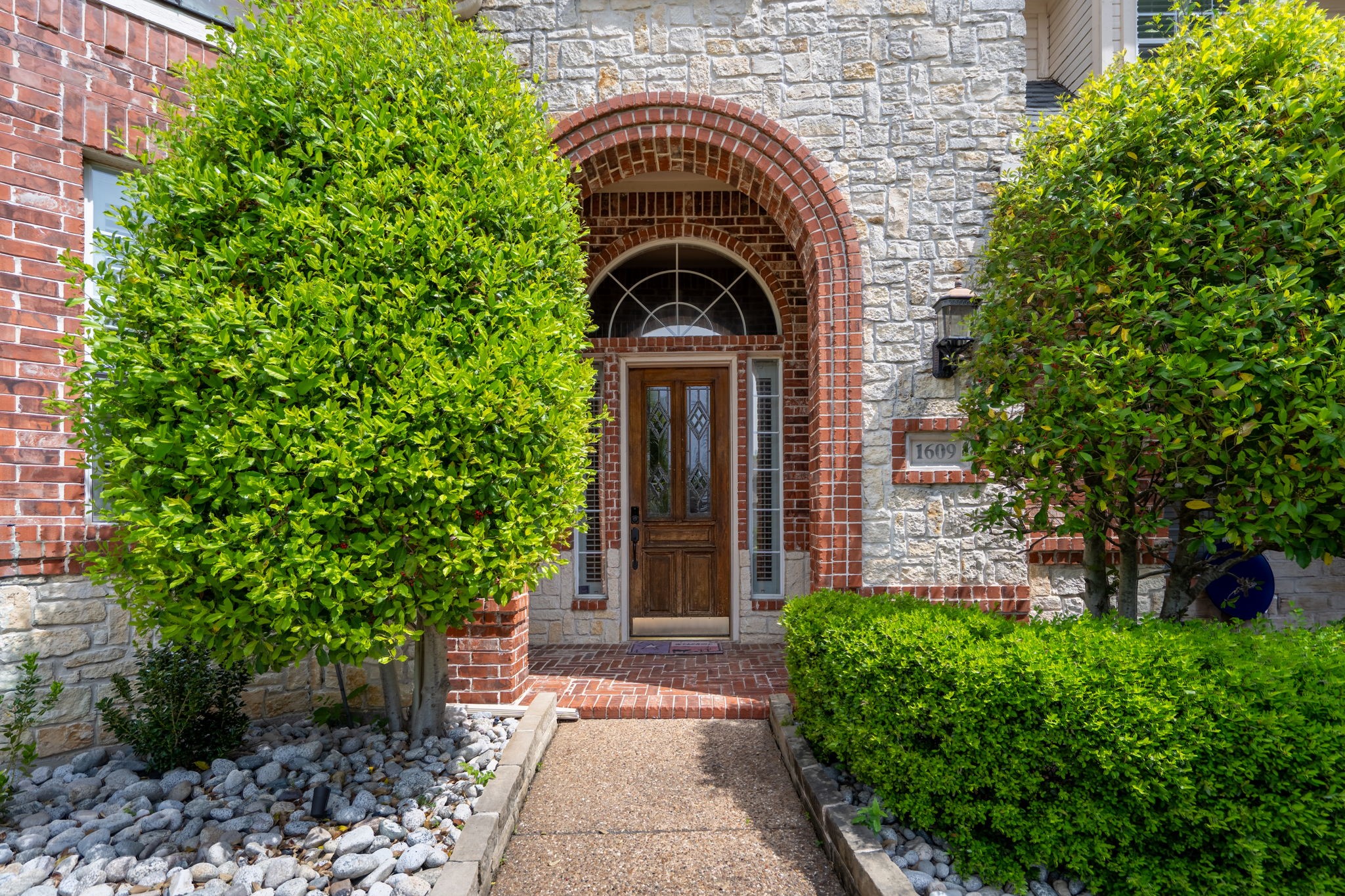 1609 Willow Lane