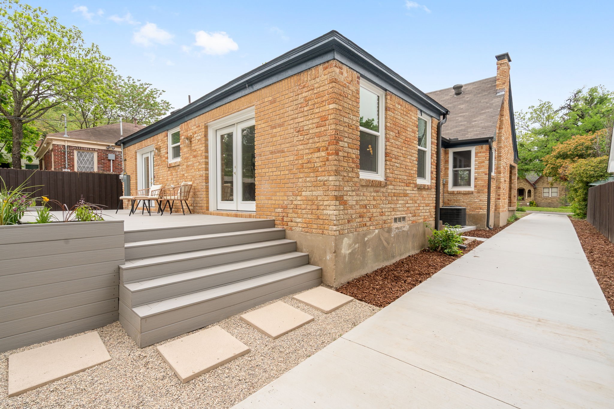 6926 Lindsley Avenue