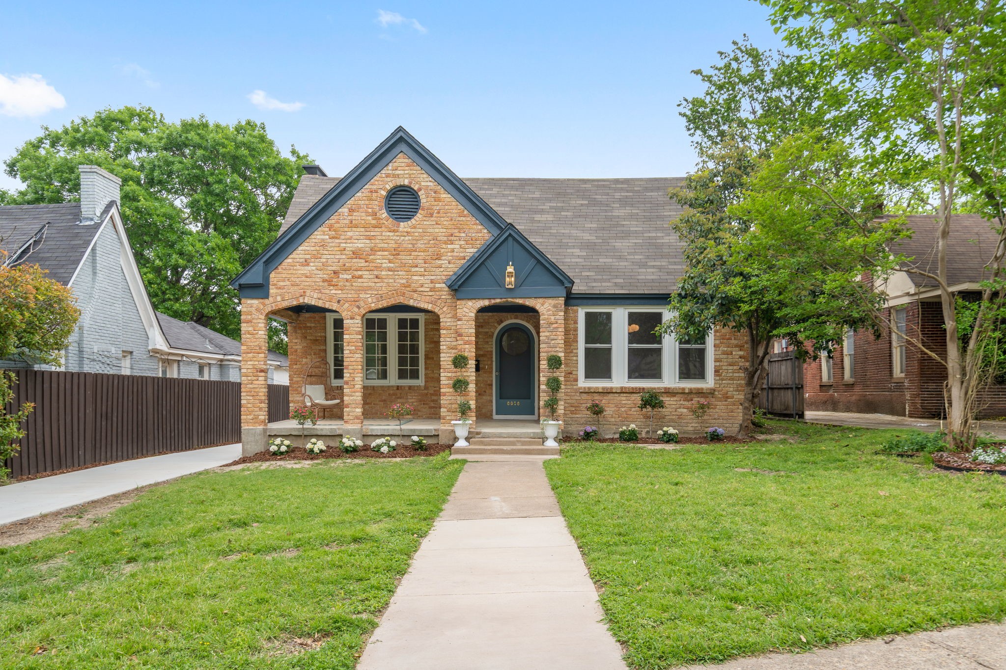 6926 Lindsley Avenue