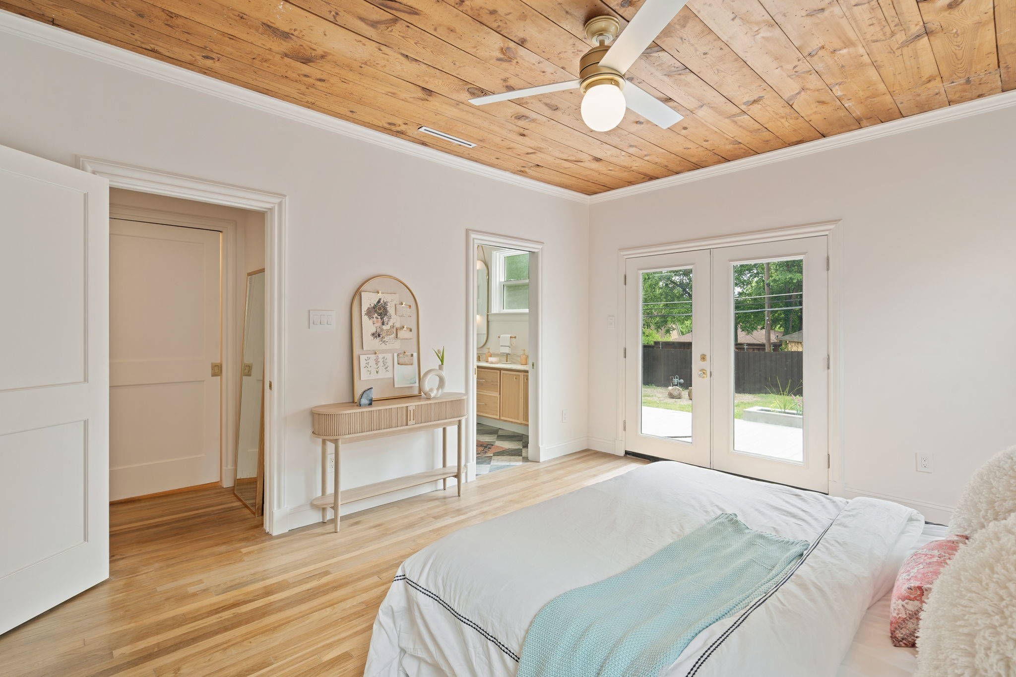 6926 Lindsley Avenue