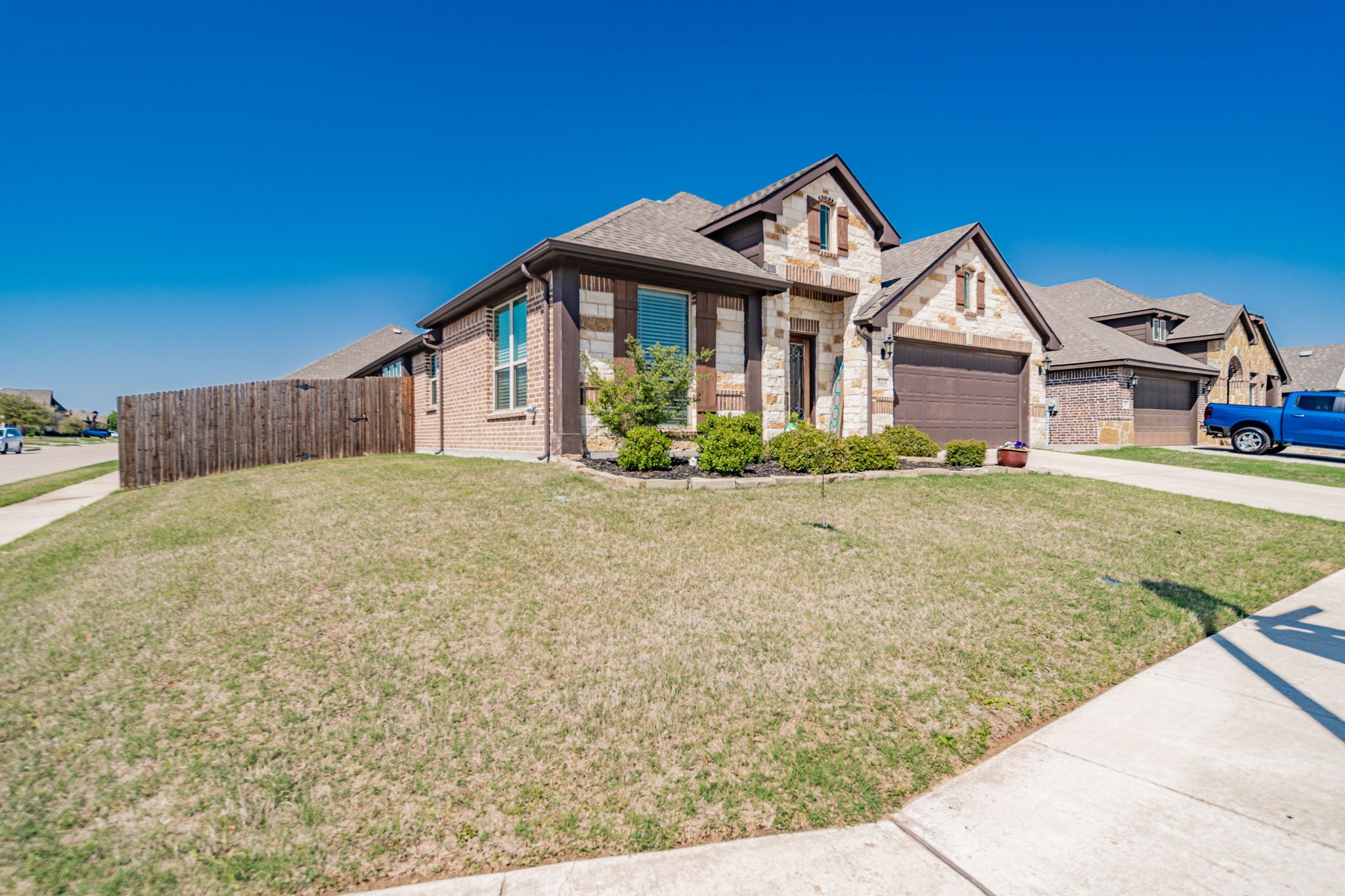 565 Willow Lane
