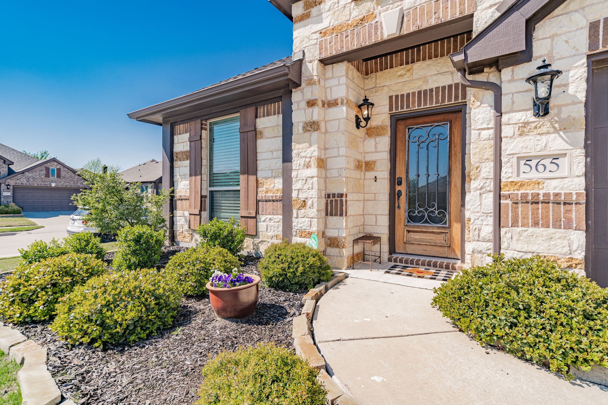 565 Willow Lane