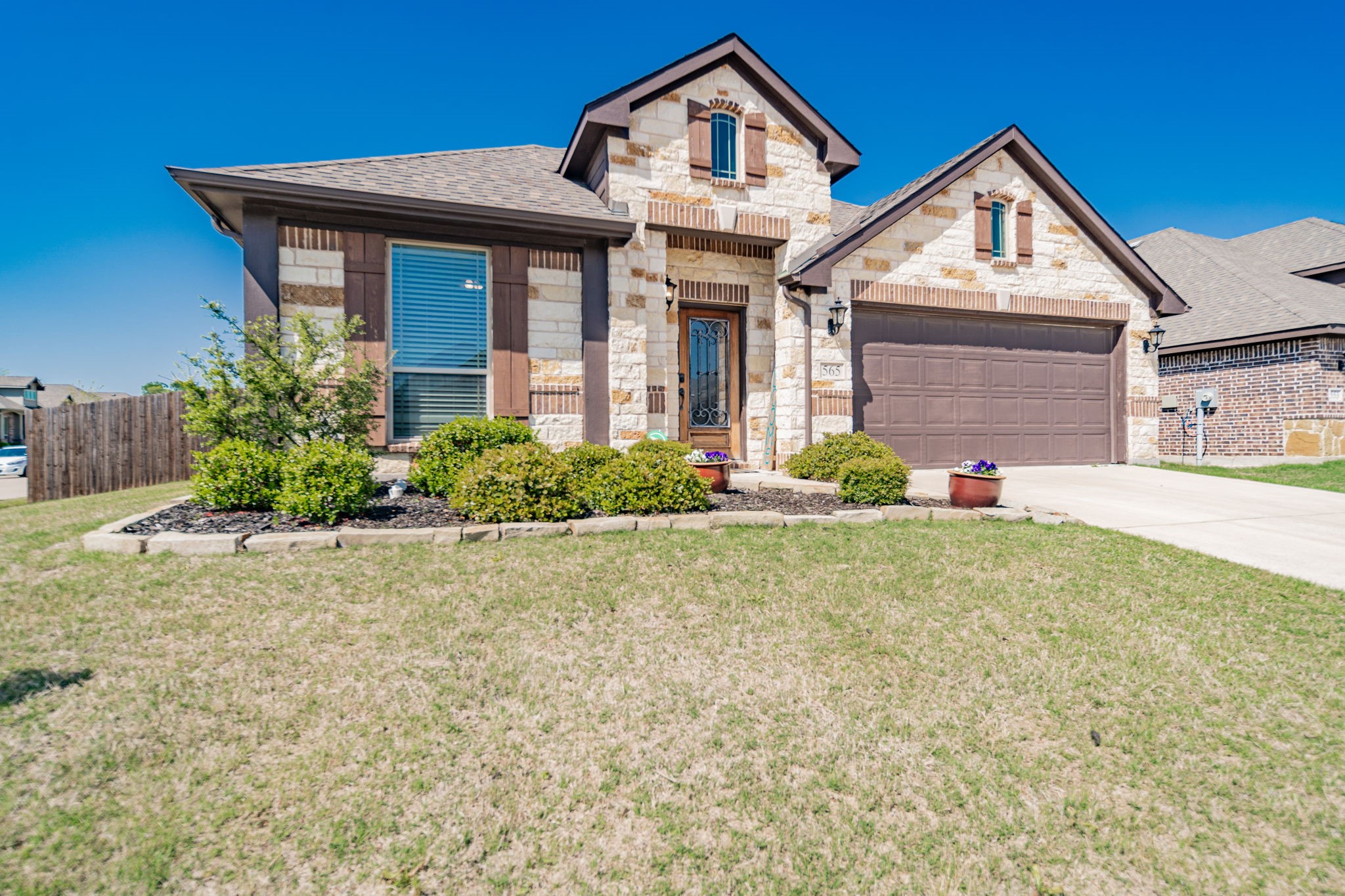 565 Willow Lane