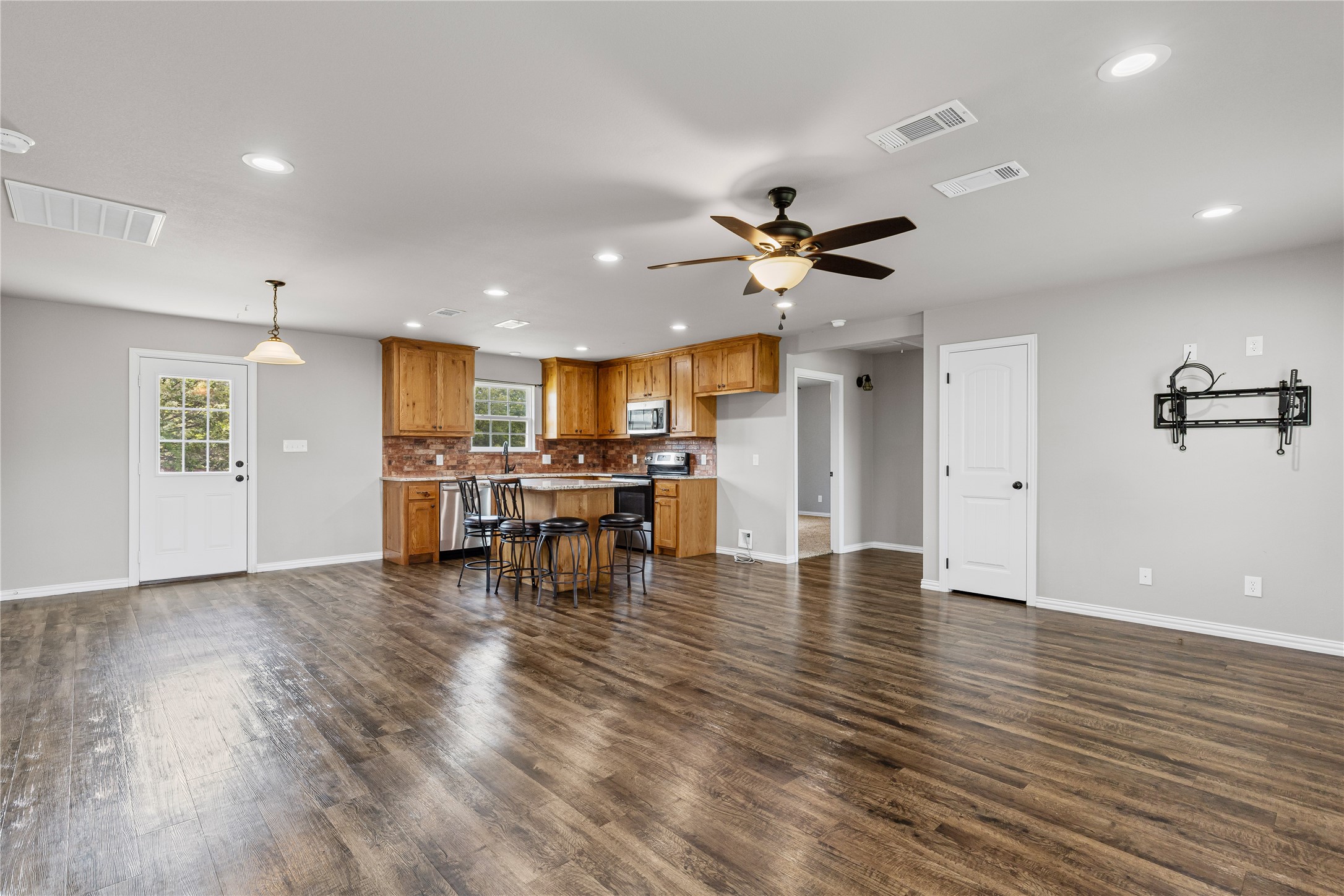 125 TnT Court
