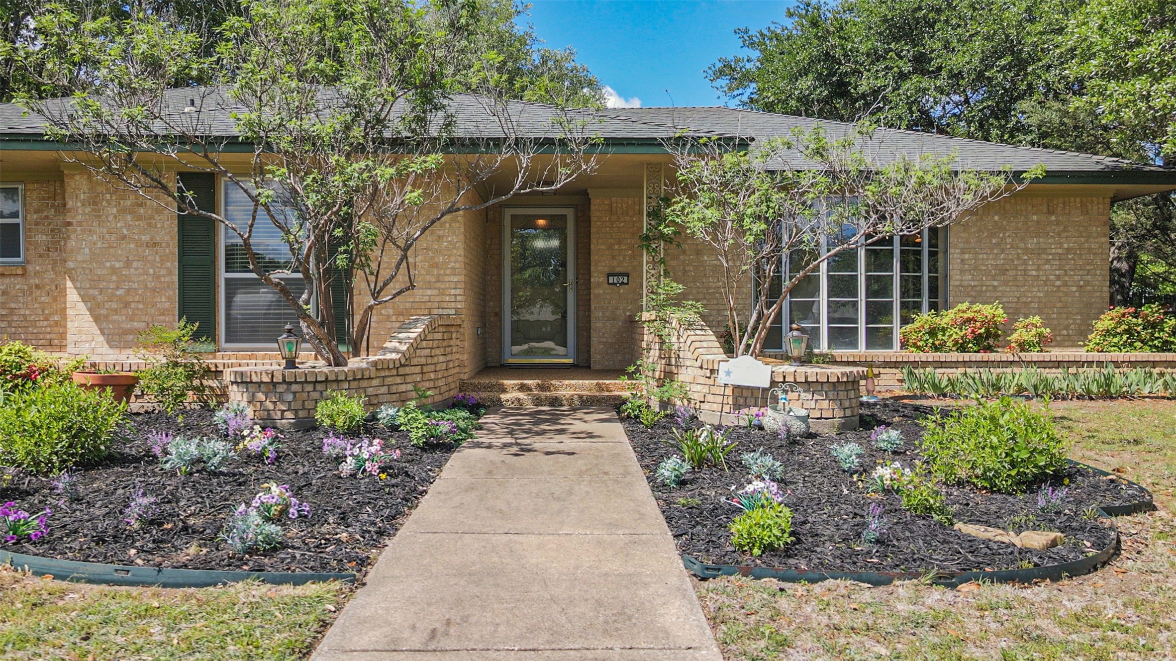 102 Greenwood Drive