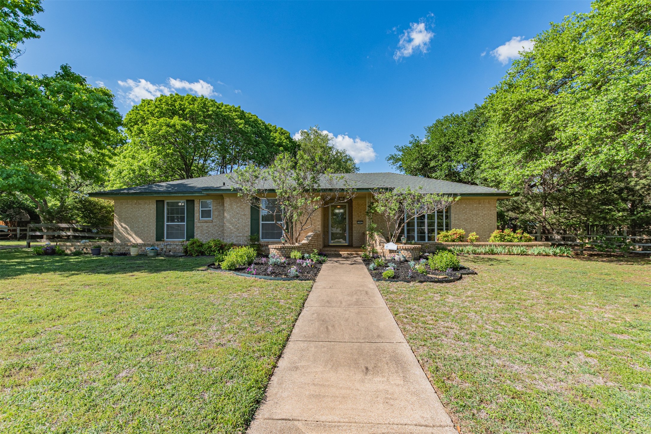 102 Greenwood Drive