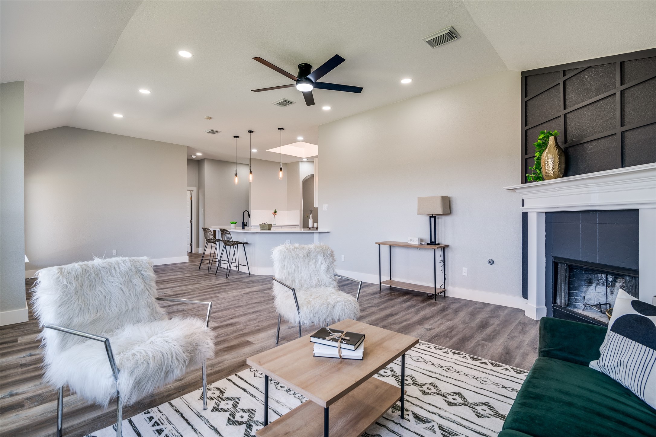 2520 Cantura Drive