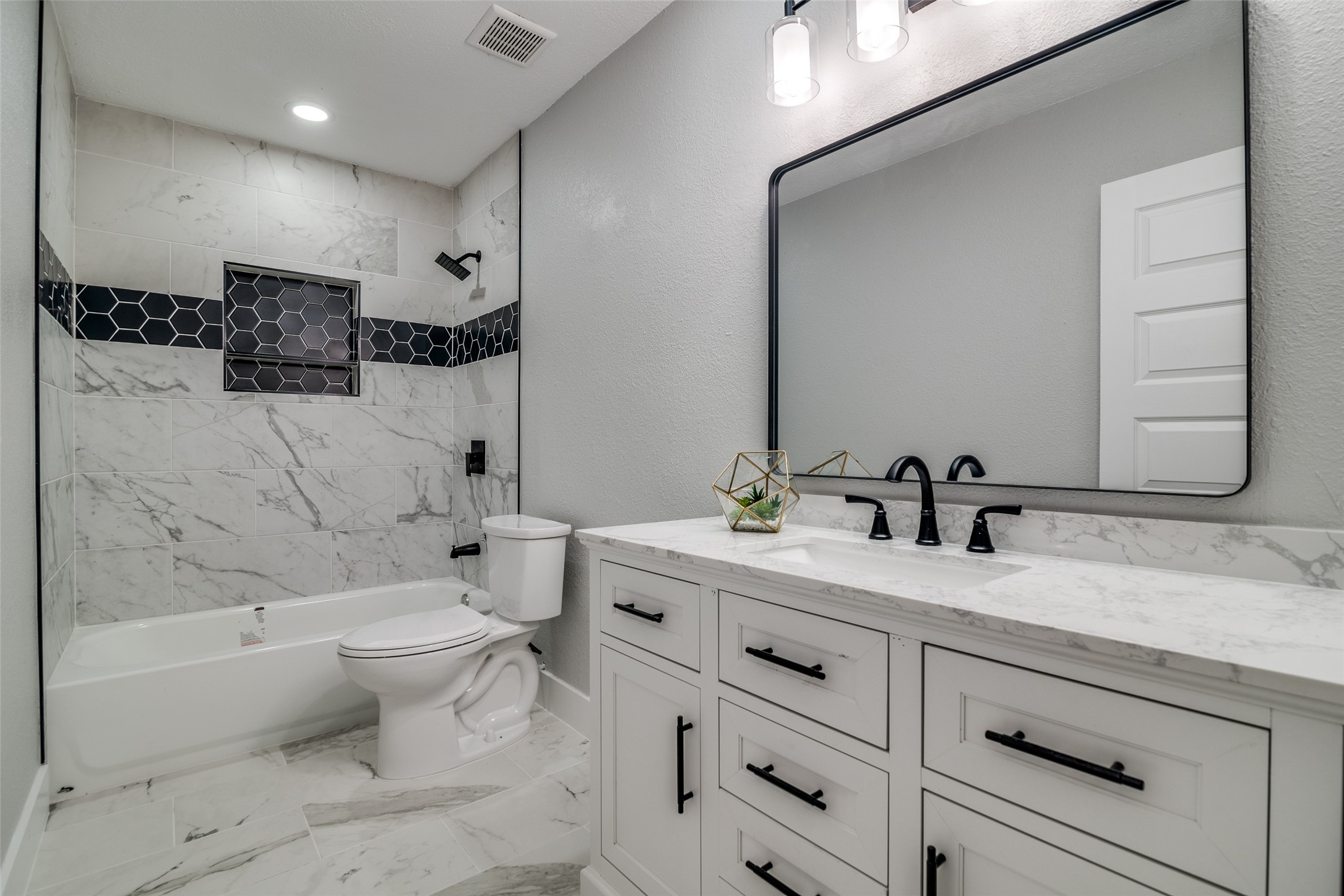 2520 Cantura Drive