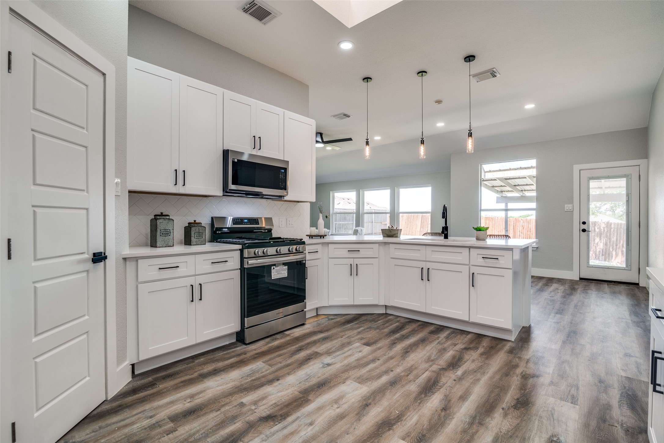 2520 Cantura Drive