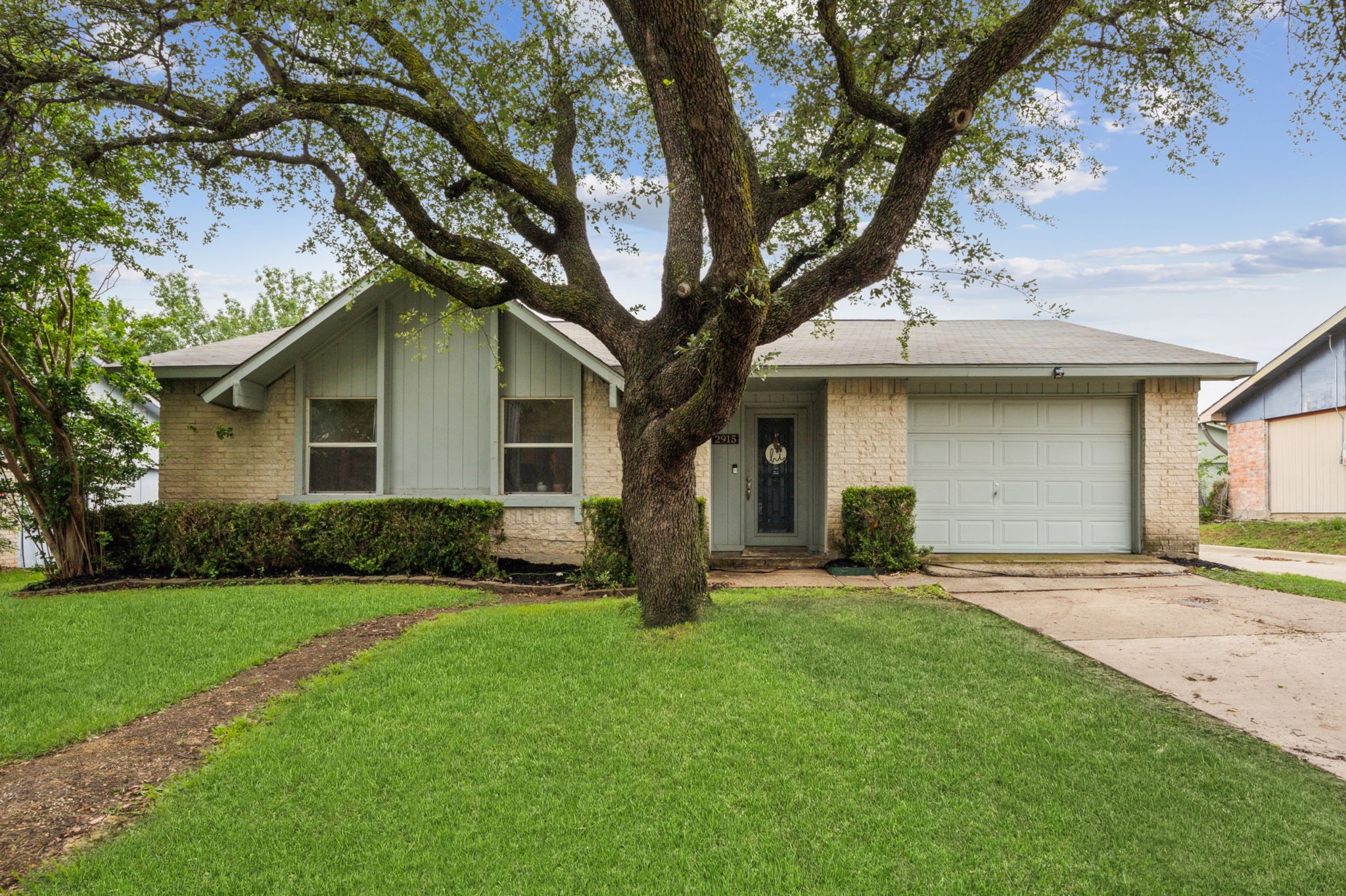 2915 Lockwood Drive