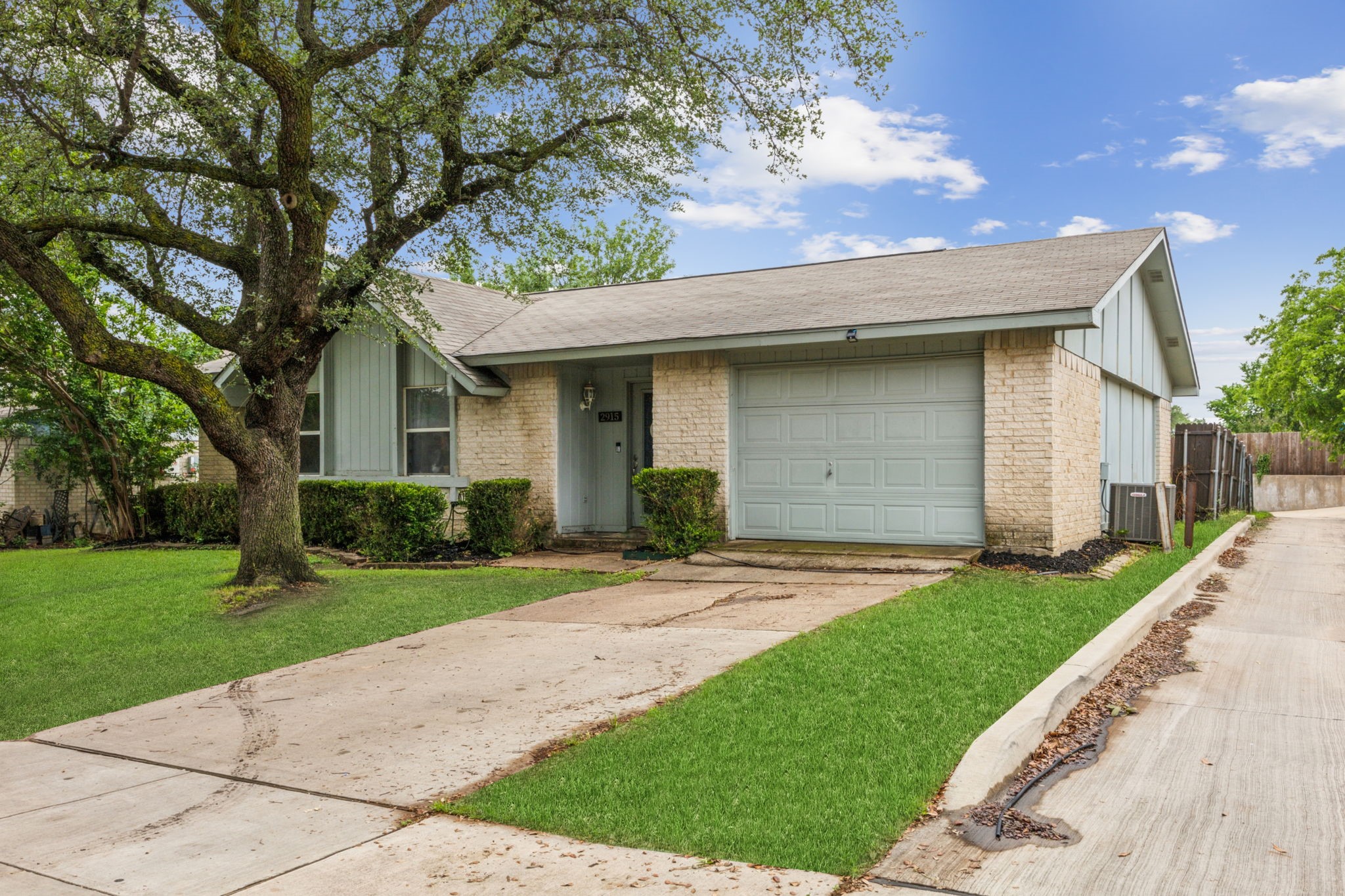2915 Lockwood Drive