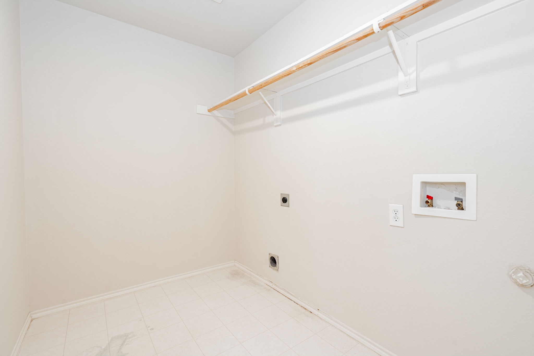 2901 Mockingbird Street