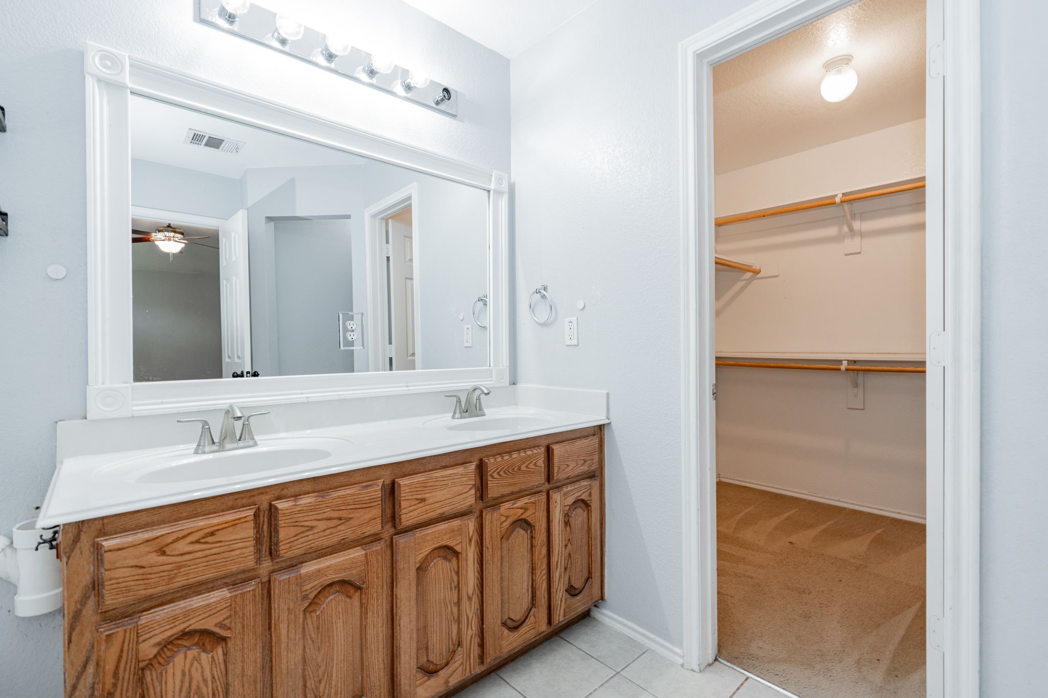 2901 Mockingbird Street