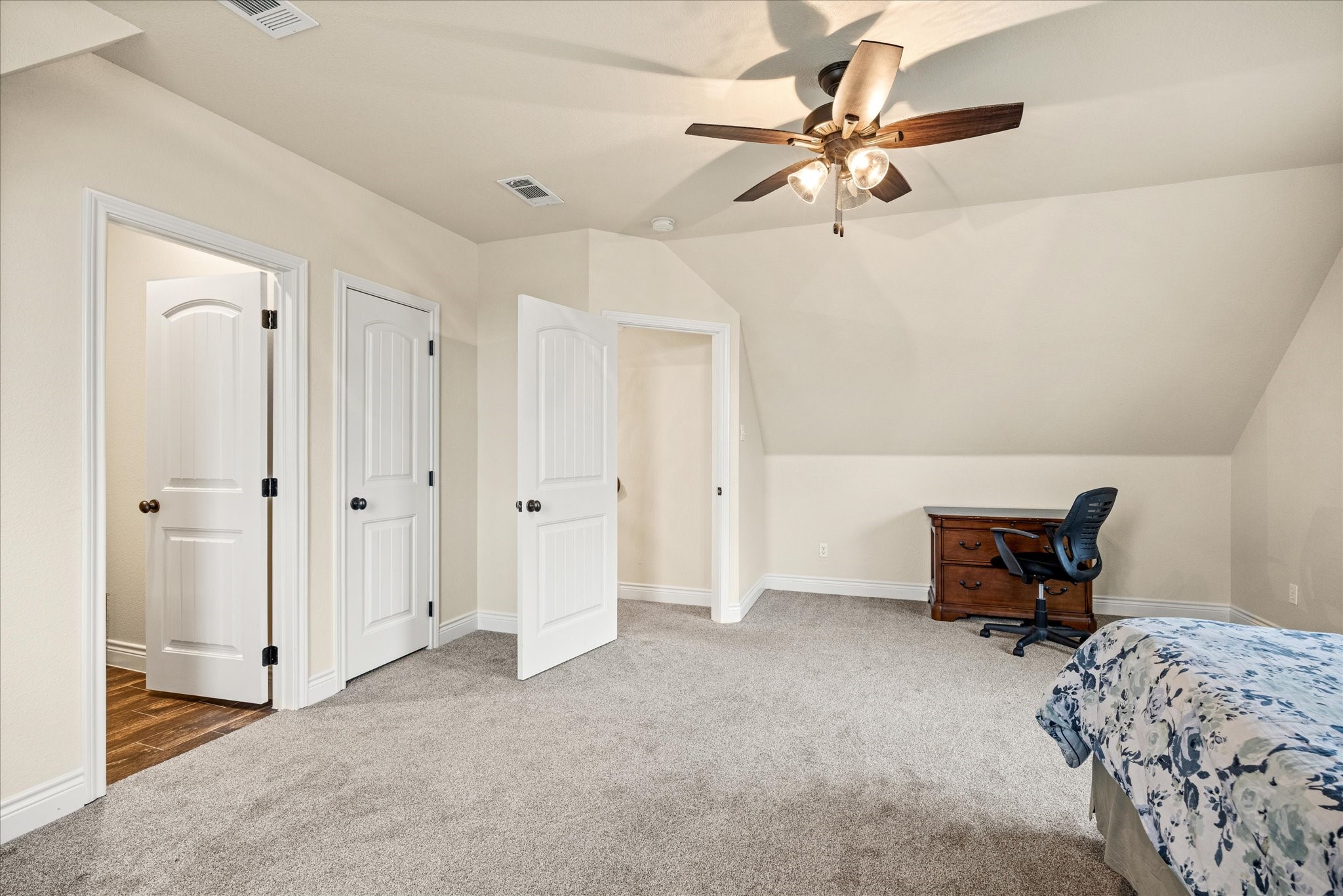 100 Knob Court