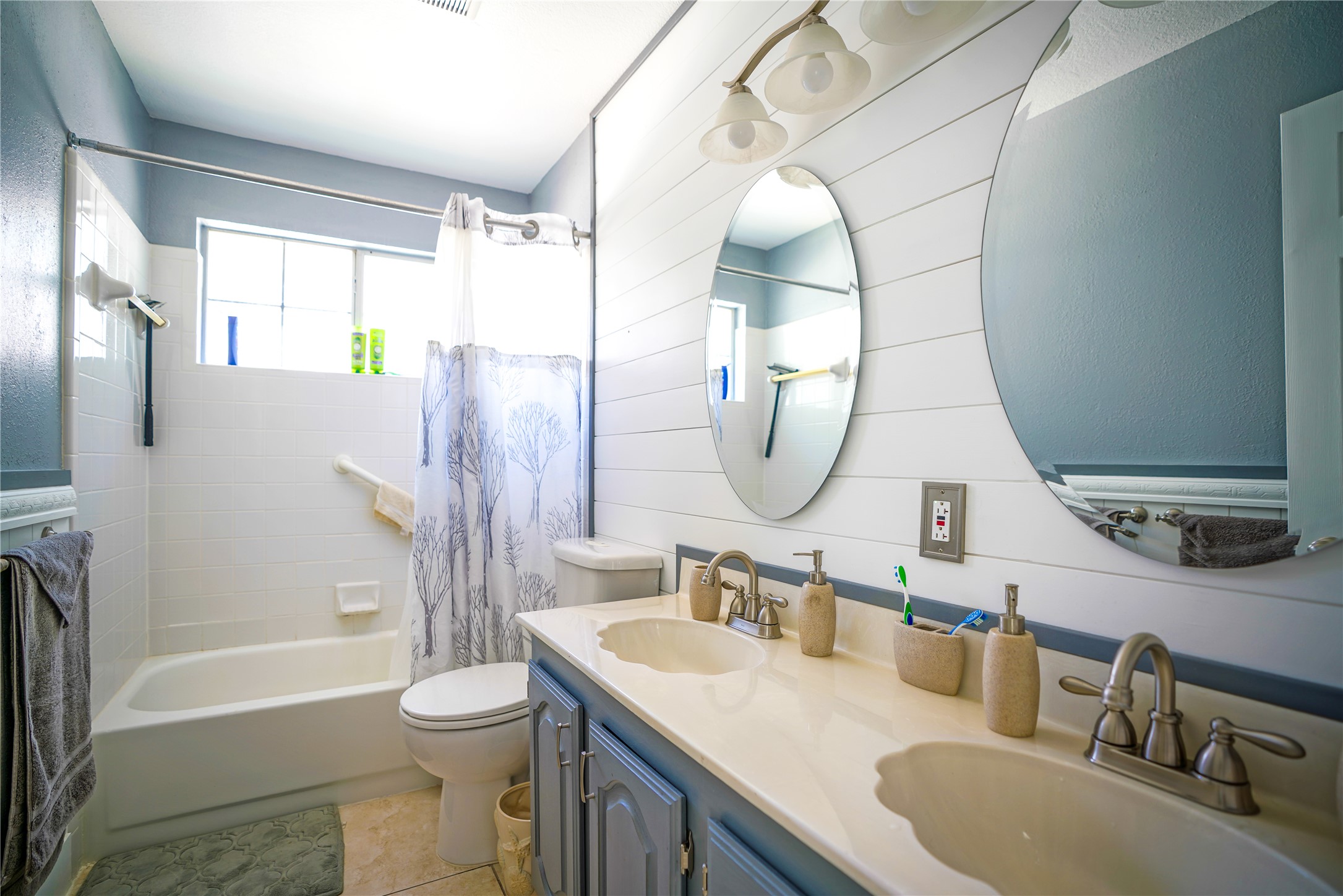 7725 Arcadia Trail