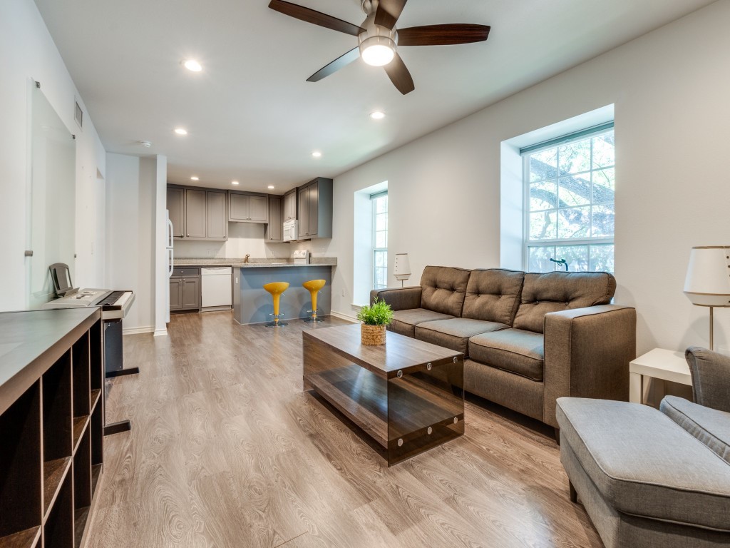 5326 Fleetwood Oaks Avenue 247