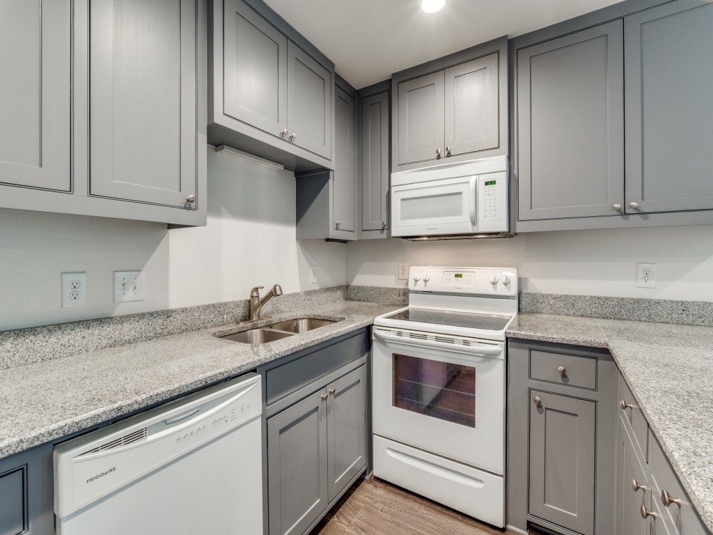 5326 Fleetwood Oaks Avenue 247