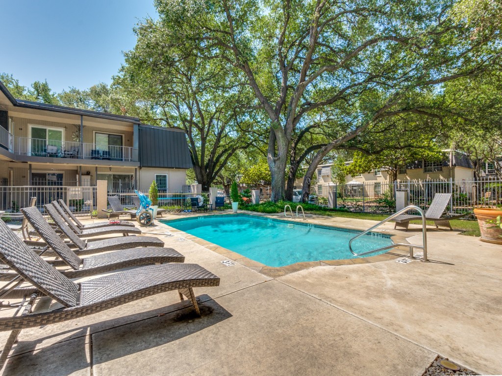 5326 Fleetwood Oaks Avenue 247