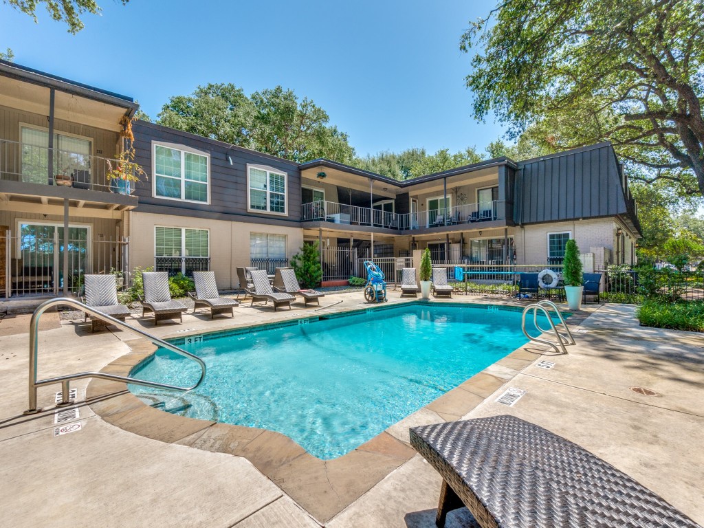 5326 Fleetwood Oaks Avenue 247