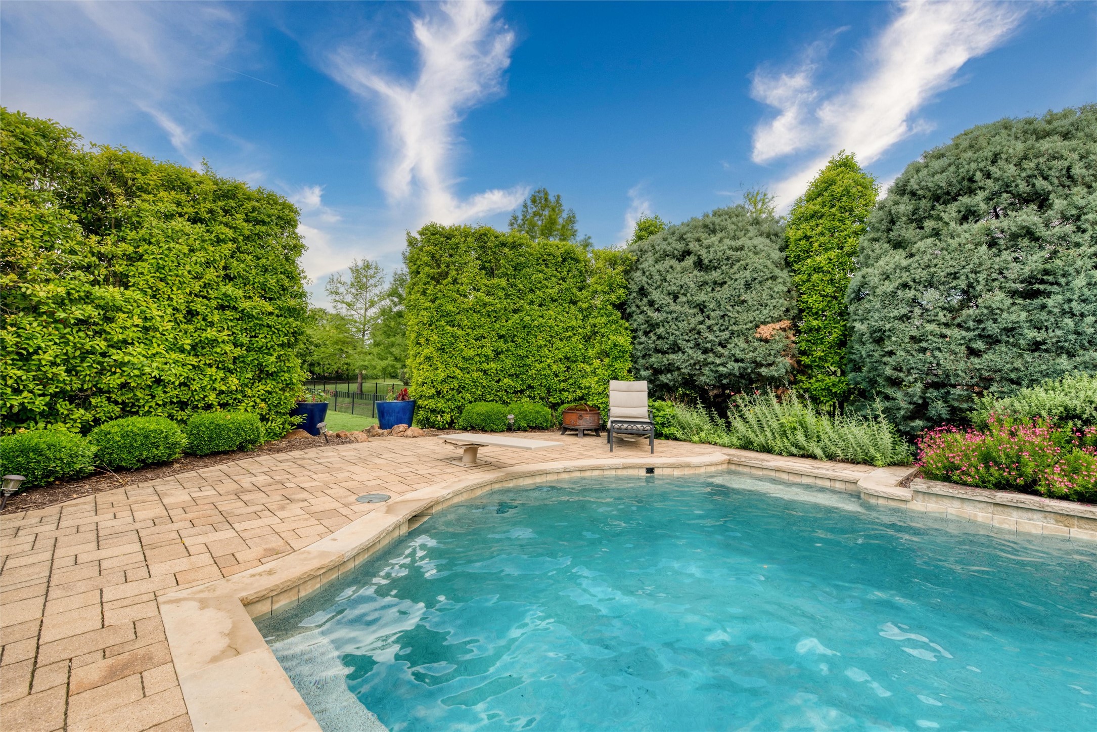 3307 Twin Lakes Drive