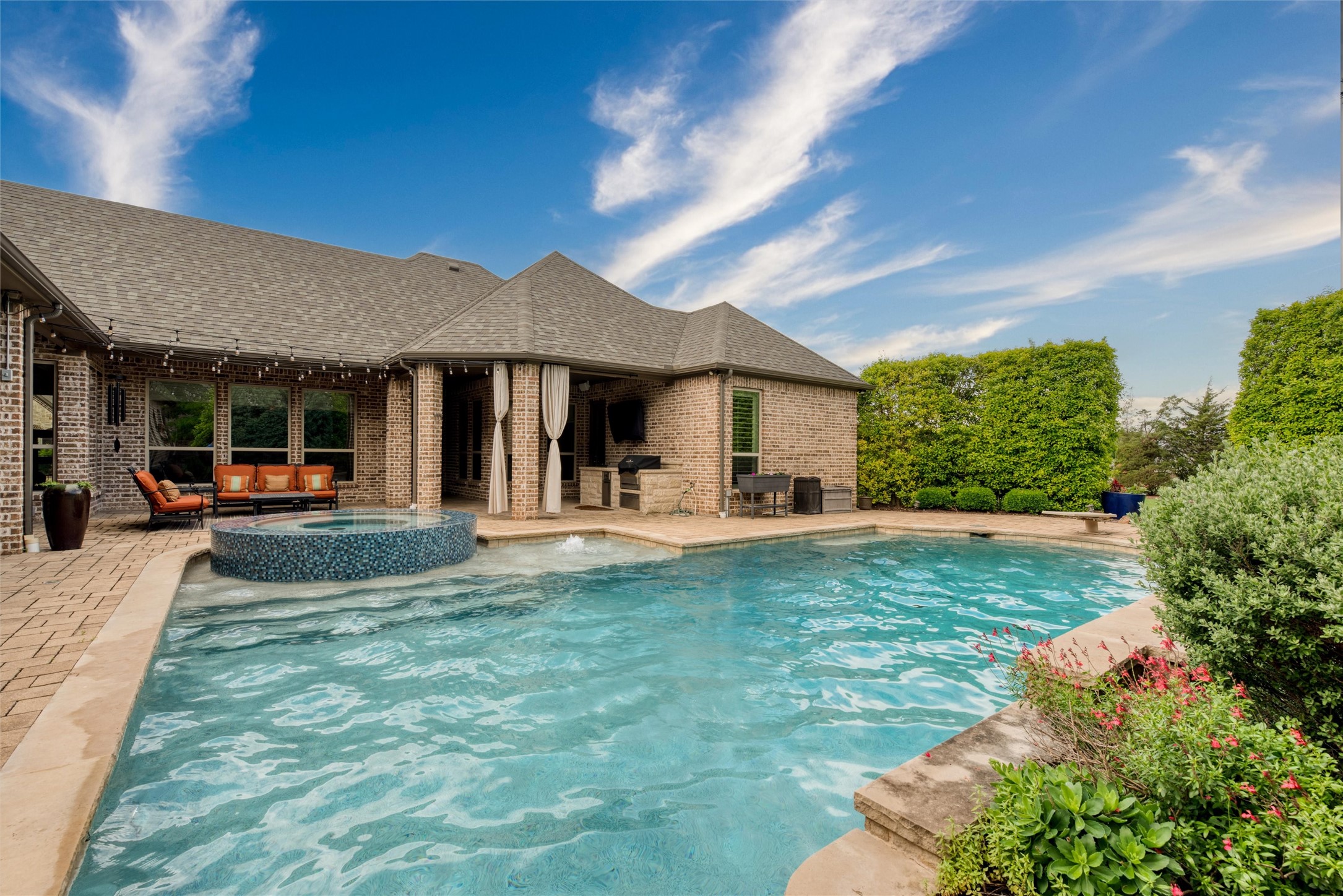 3307 Twin Lakes Drive