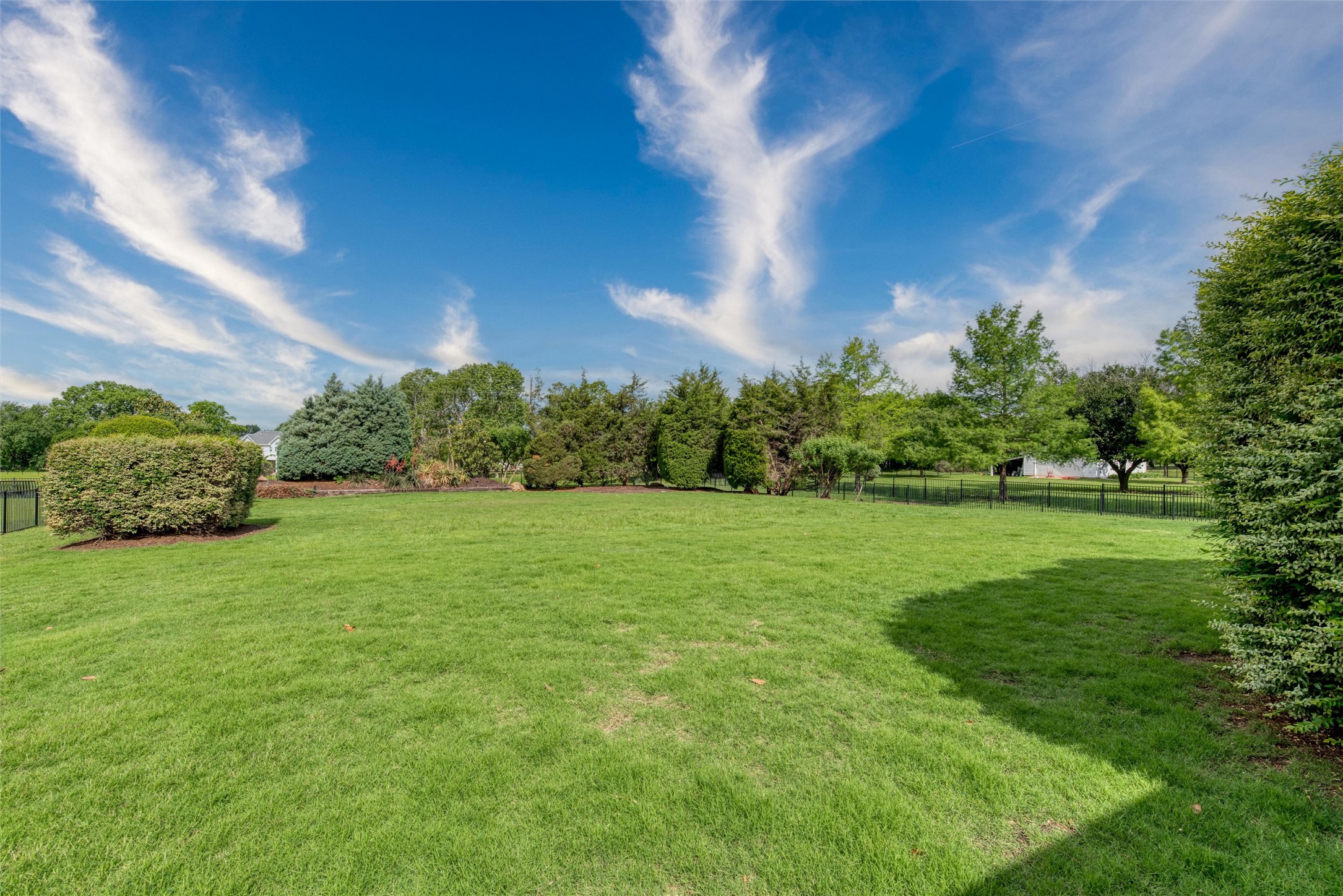 3307 Twin Lakes Drive
