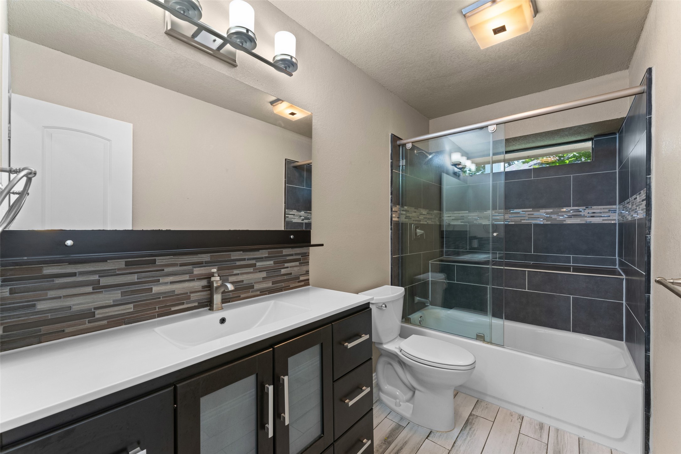 1830 Knob Hill Drive