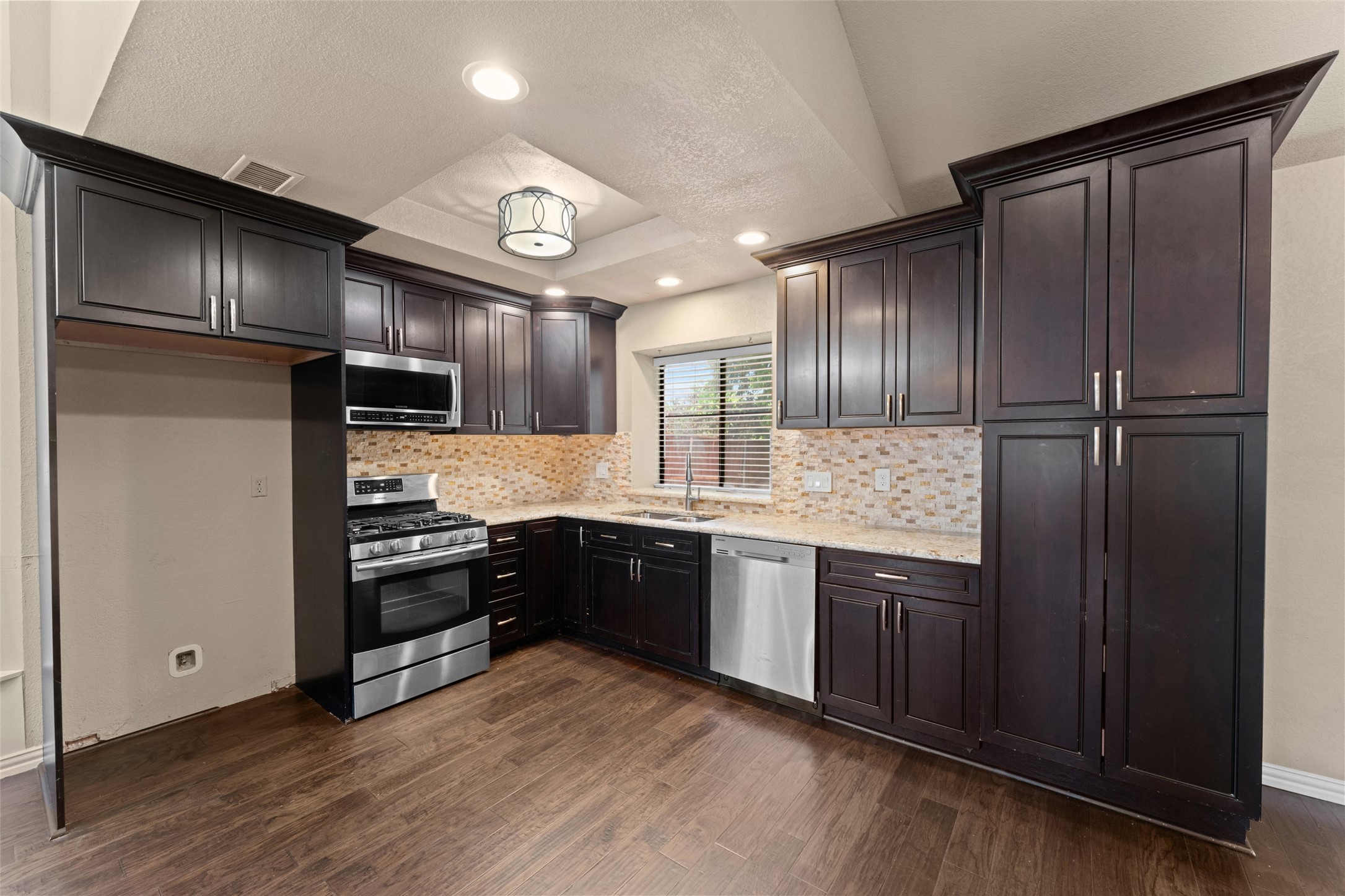 1830 Knob Hill Drive