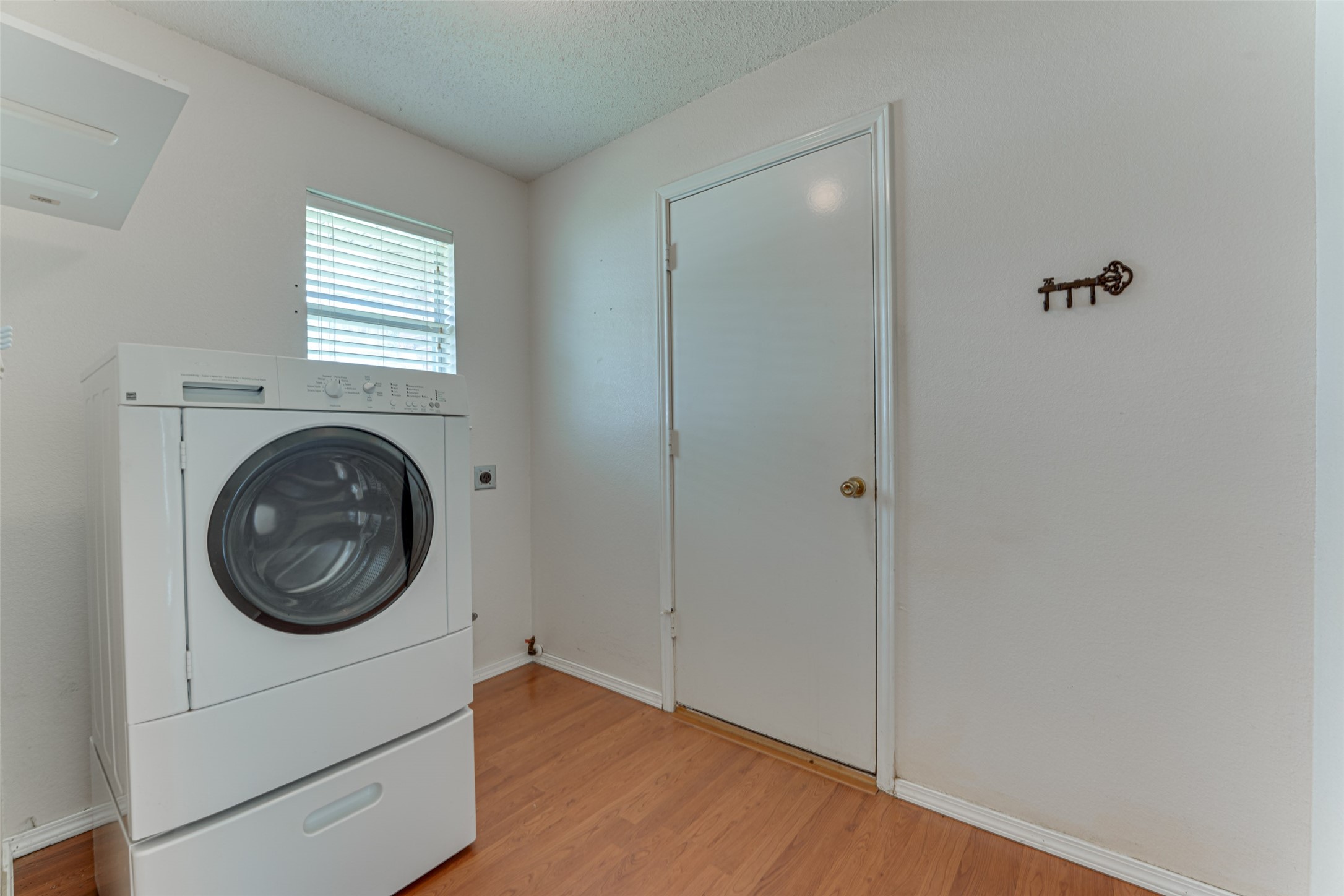 5504 Lee Hutson Lane