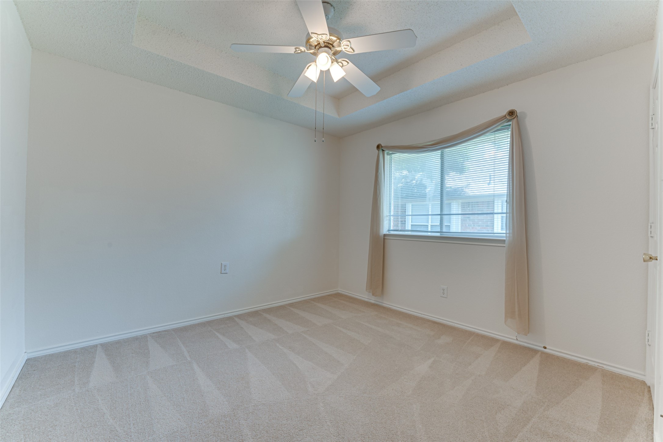 5504 Lee Hutson Lane