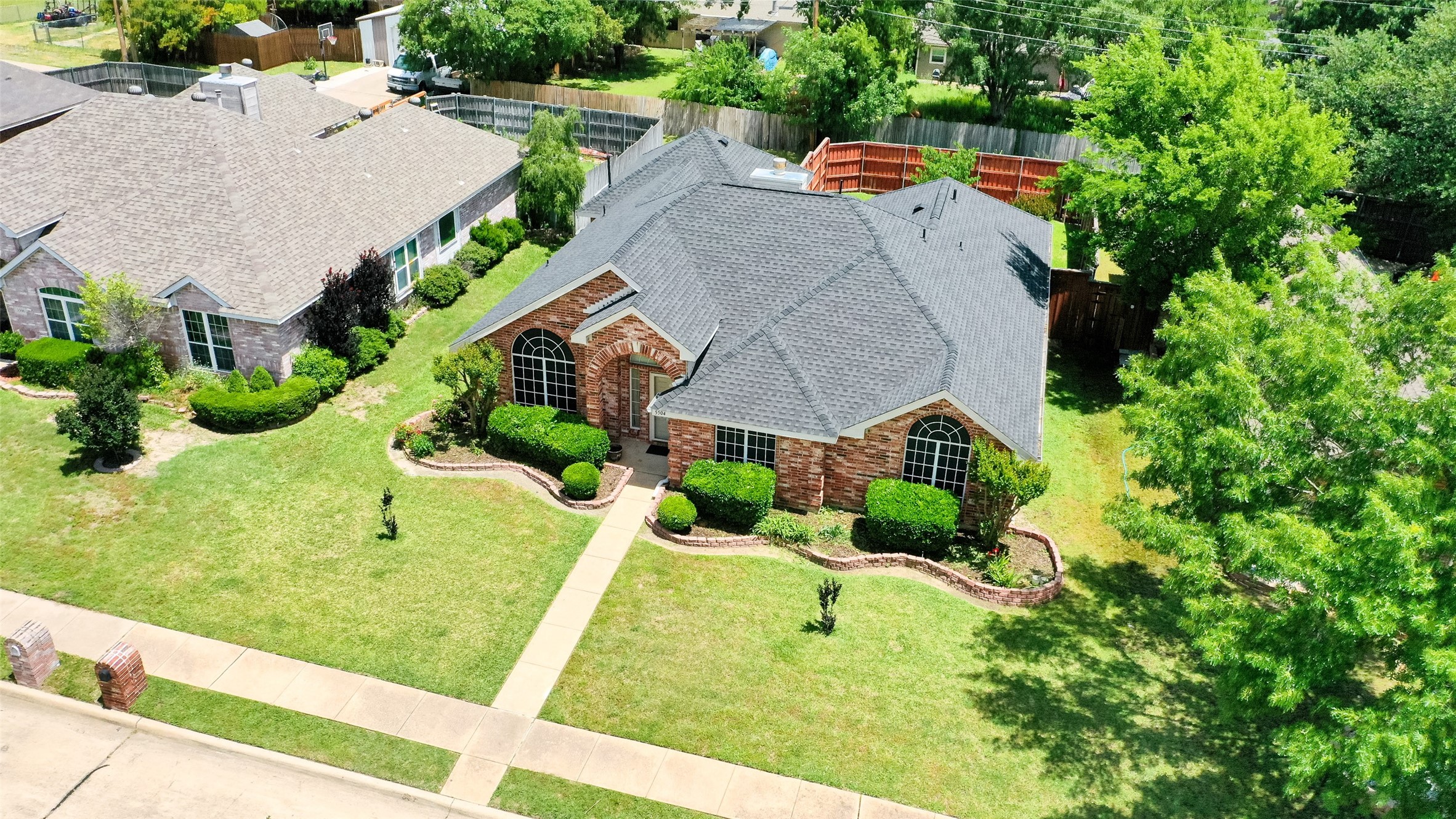 5504 Lee Hutson Lane