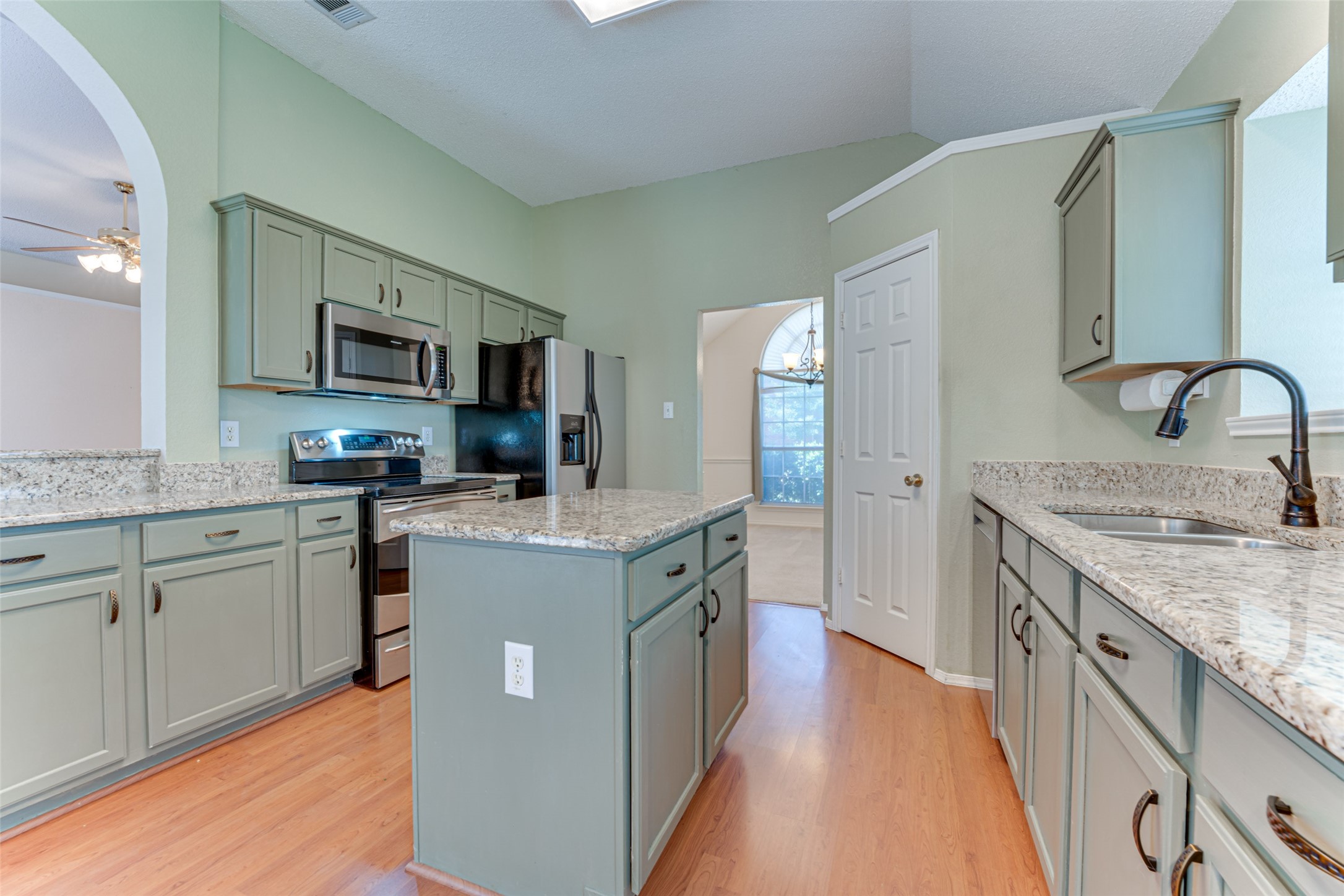 5504 Lee Hutson Lane