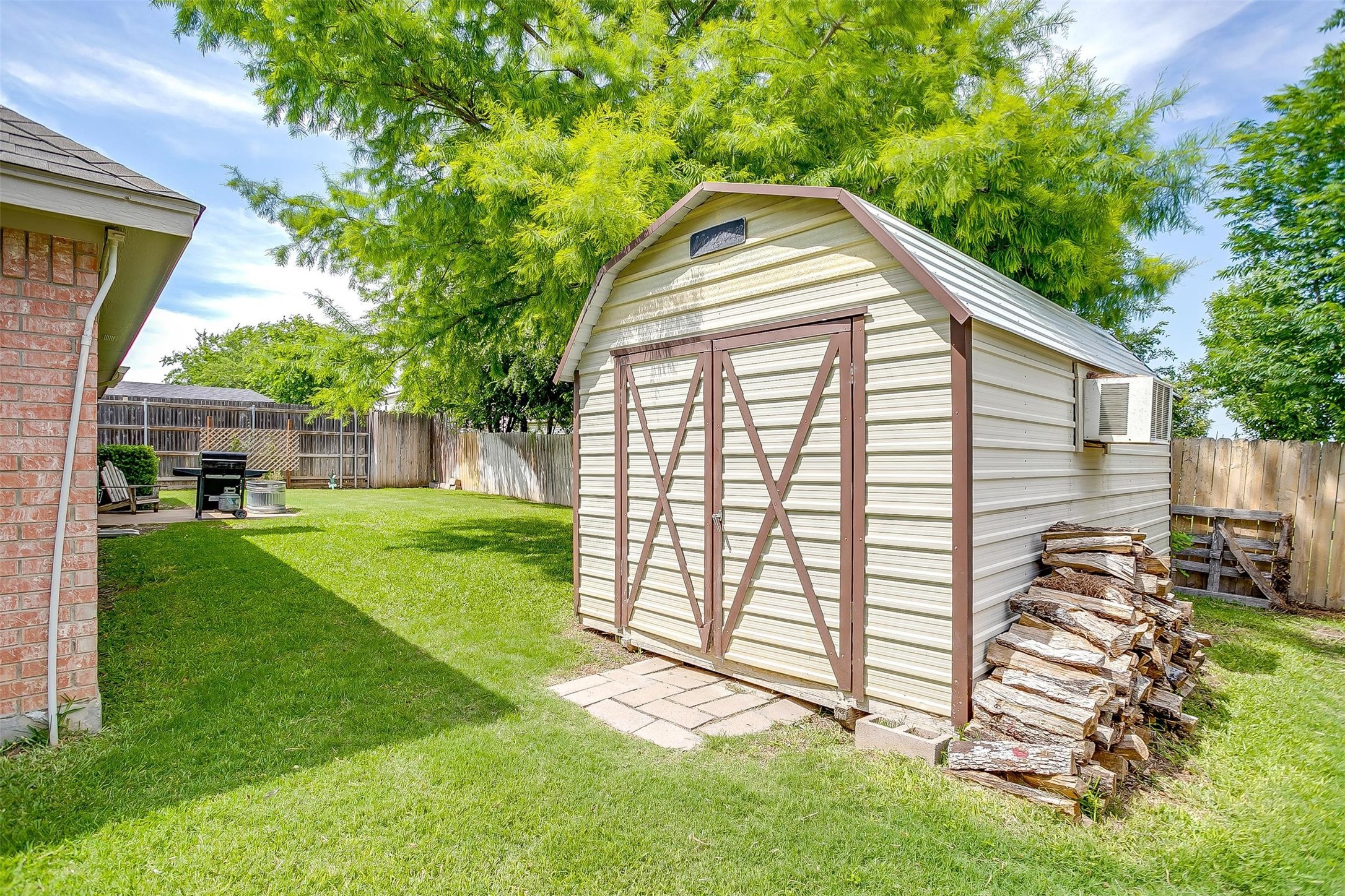 1100 Highcrest Drive