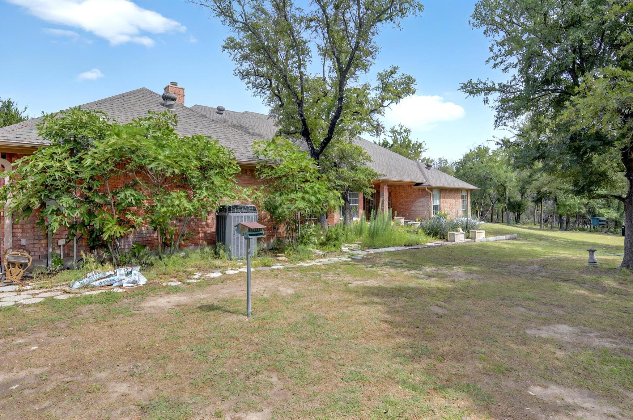 213 W Rio Ridge