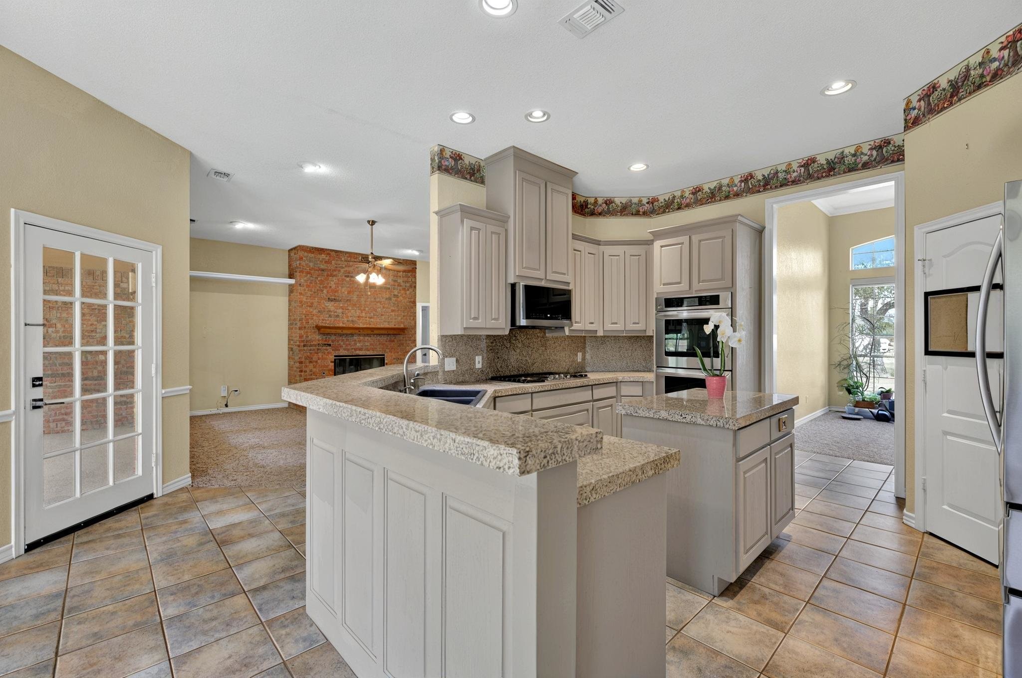213 W Rio Ridge