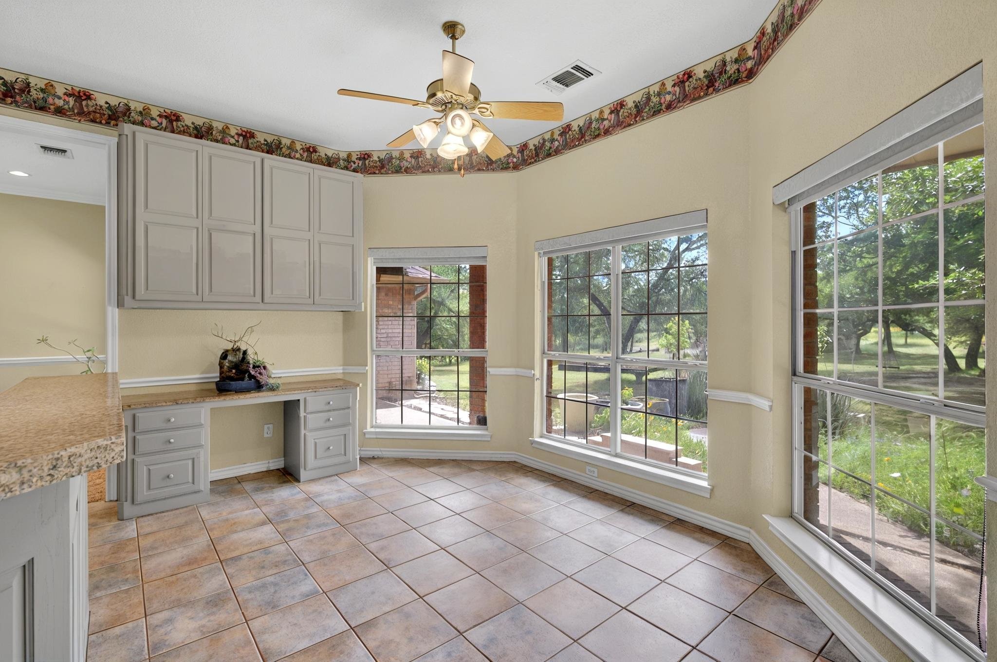 213 W Rio Ridge