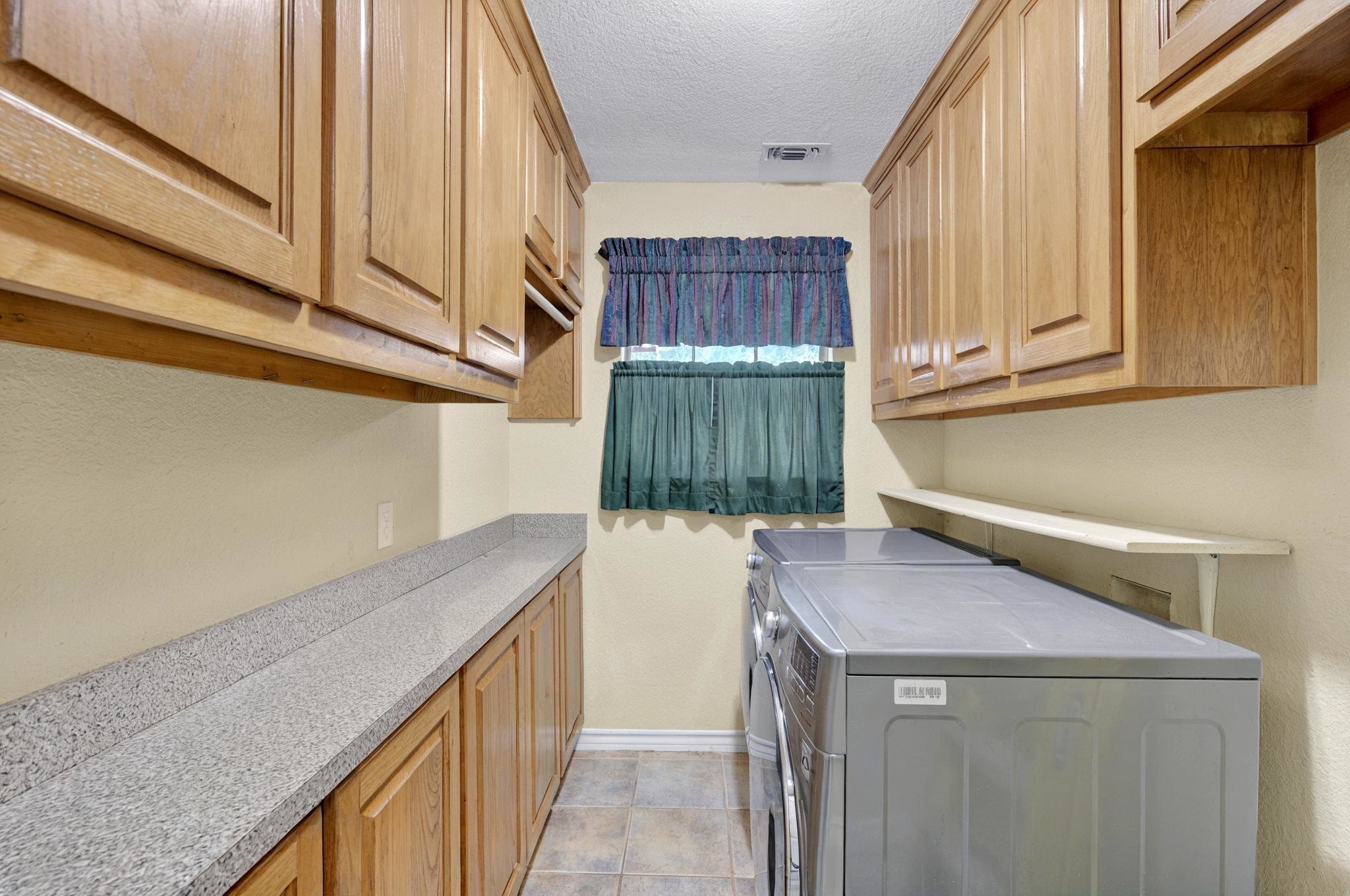 213 W Rio Ridge