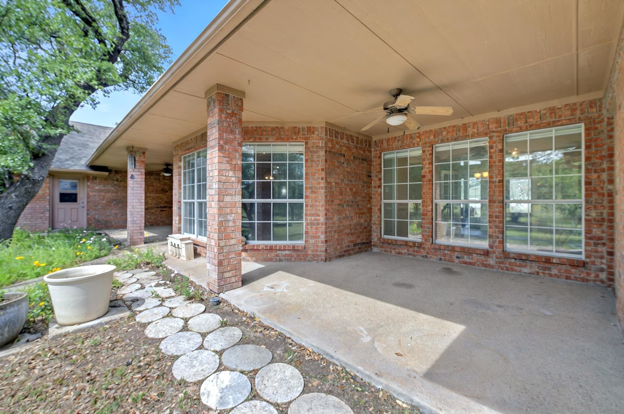 213 W Rio Ridge
