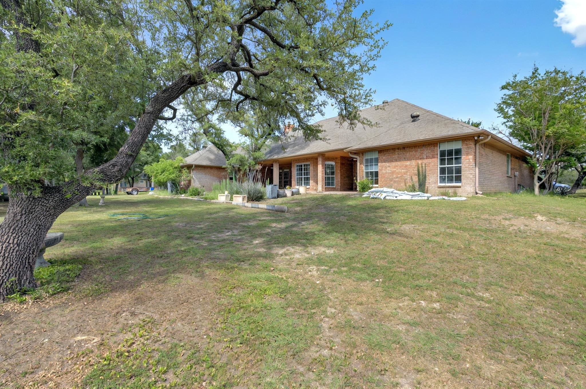 213 W Rio Ridge