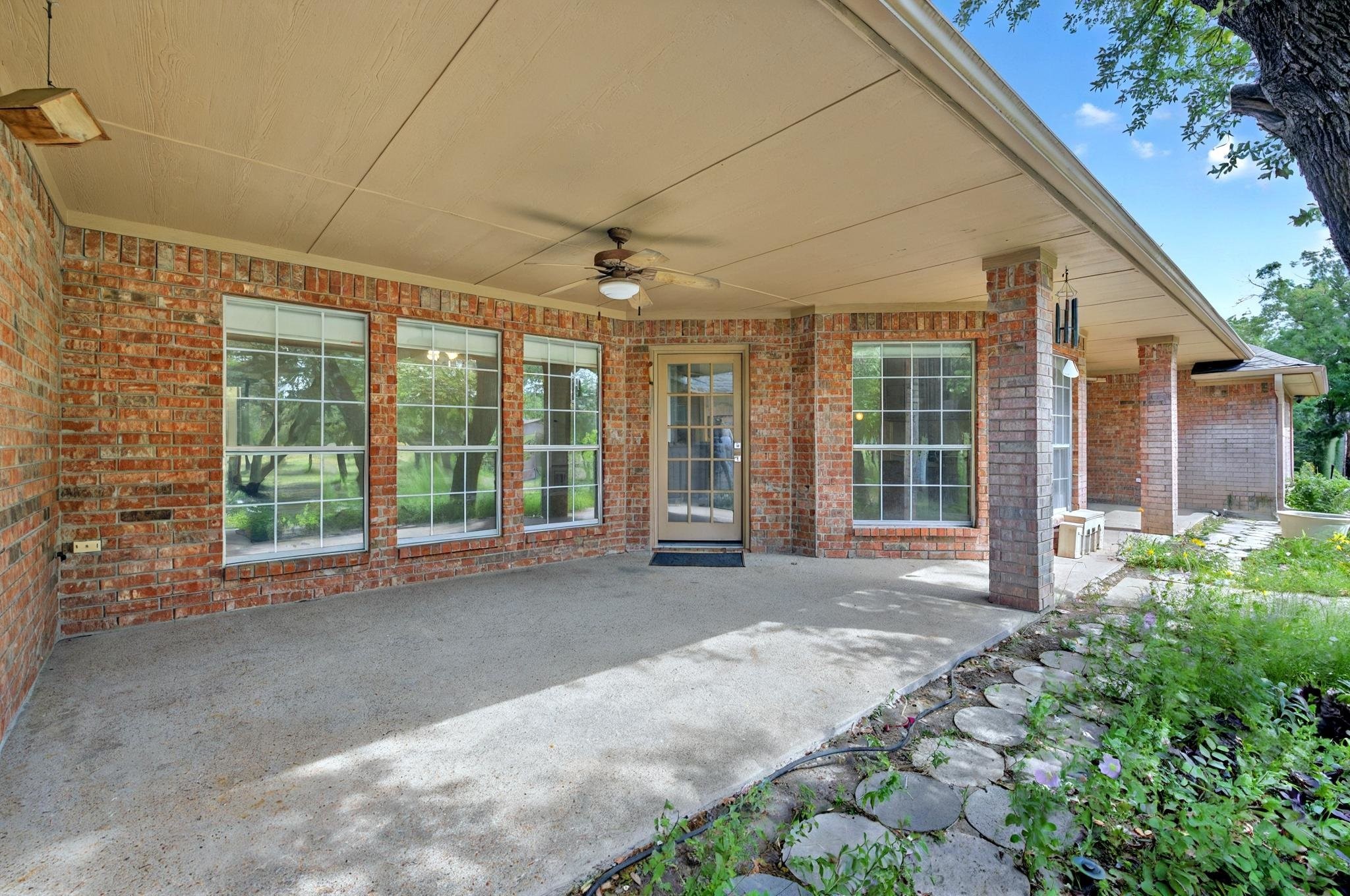213 W Rio Ridge