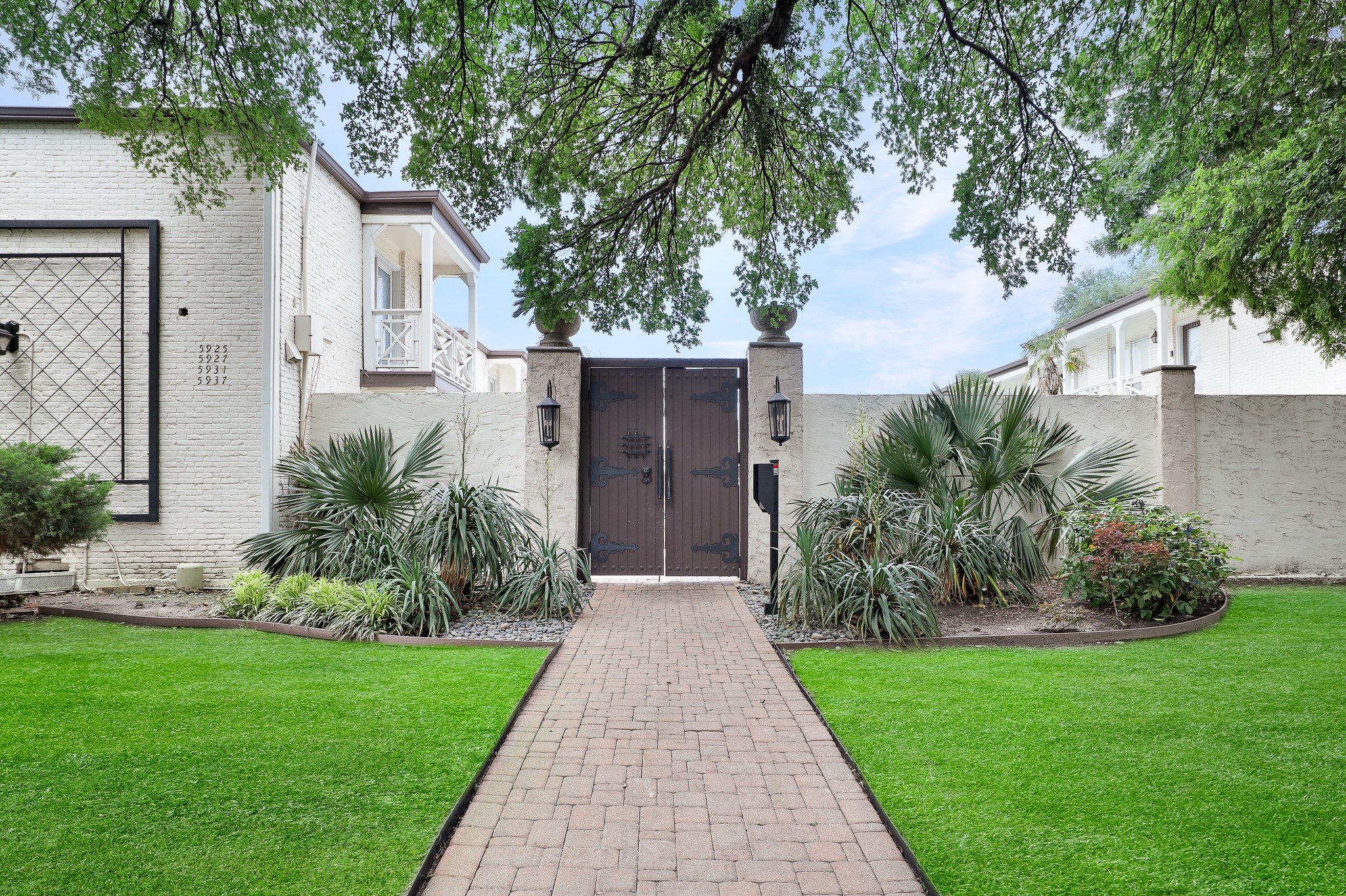 5927 E University Boulevard 218