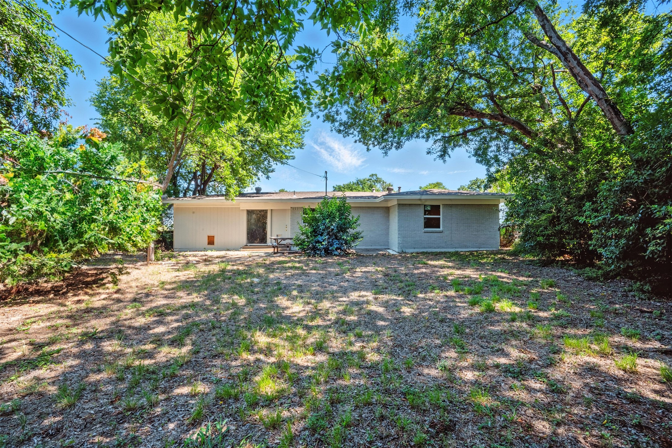 5253 Trail Lake Drive