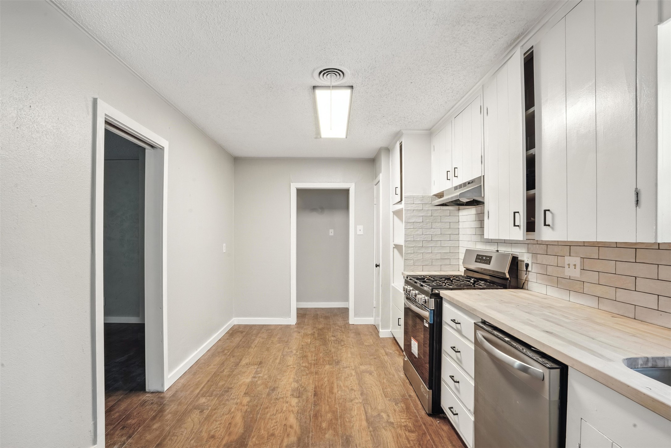 5253 Trail Lake Drive