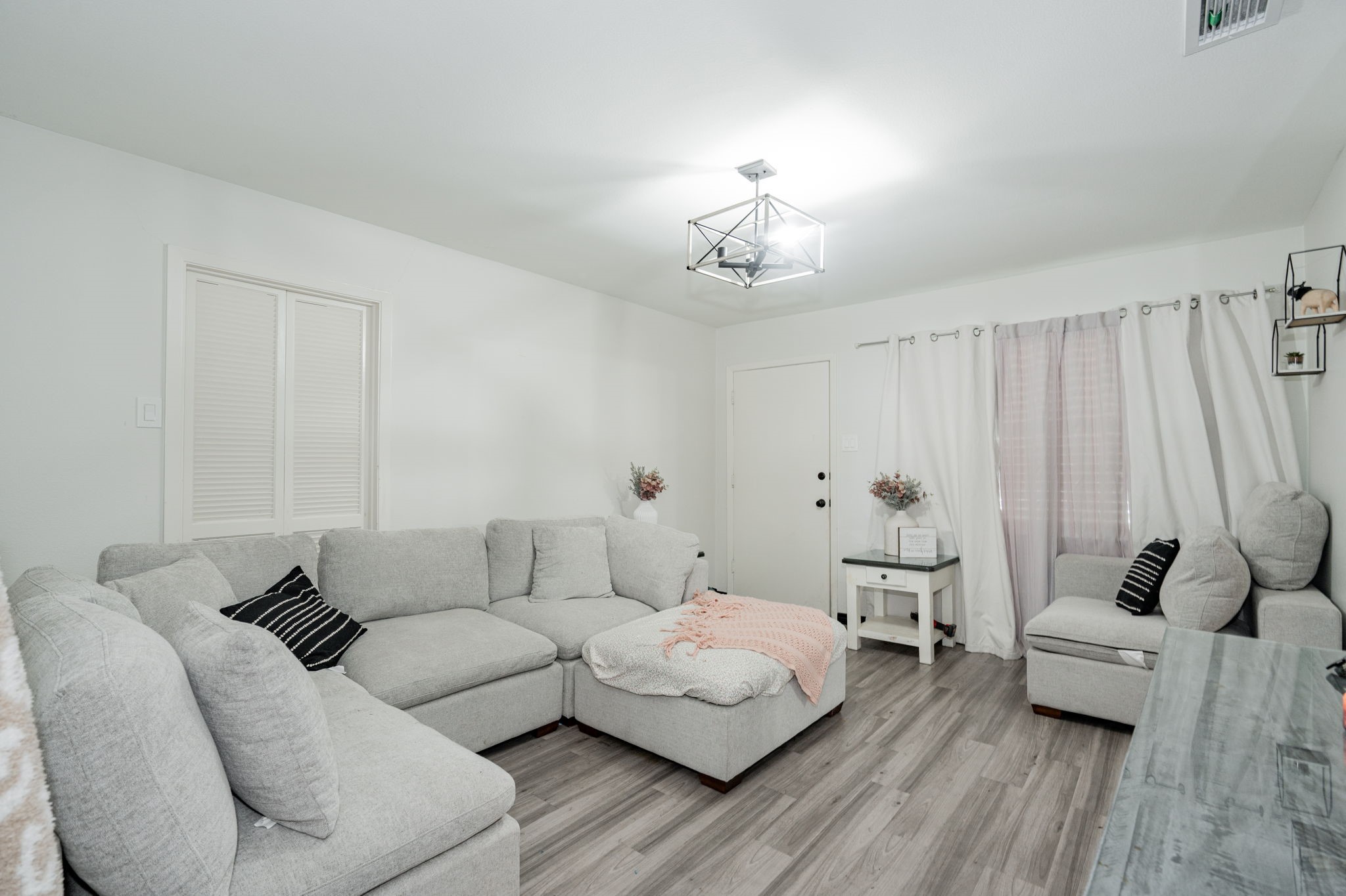 3126 Hula Drive