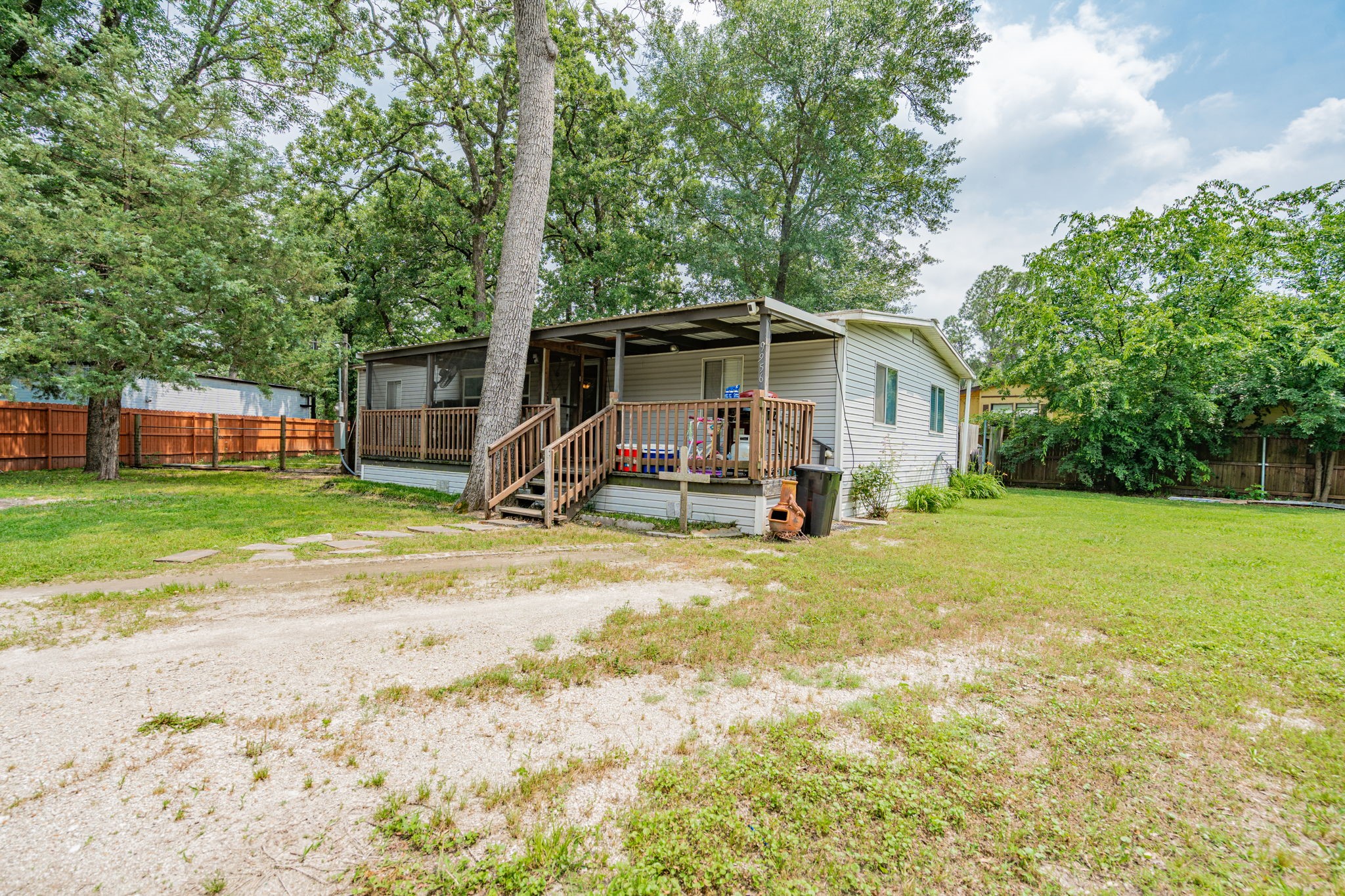 9956 Greentree Lane